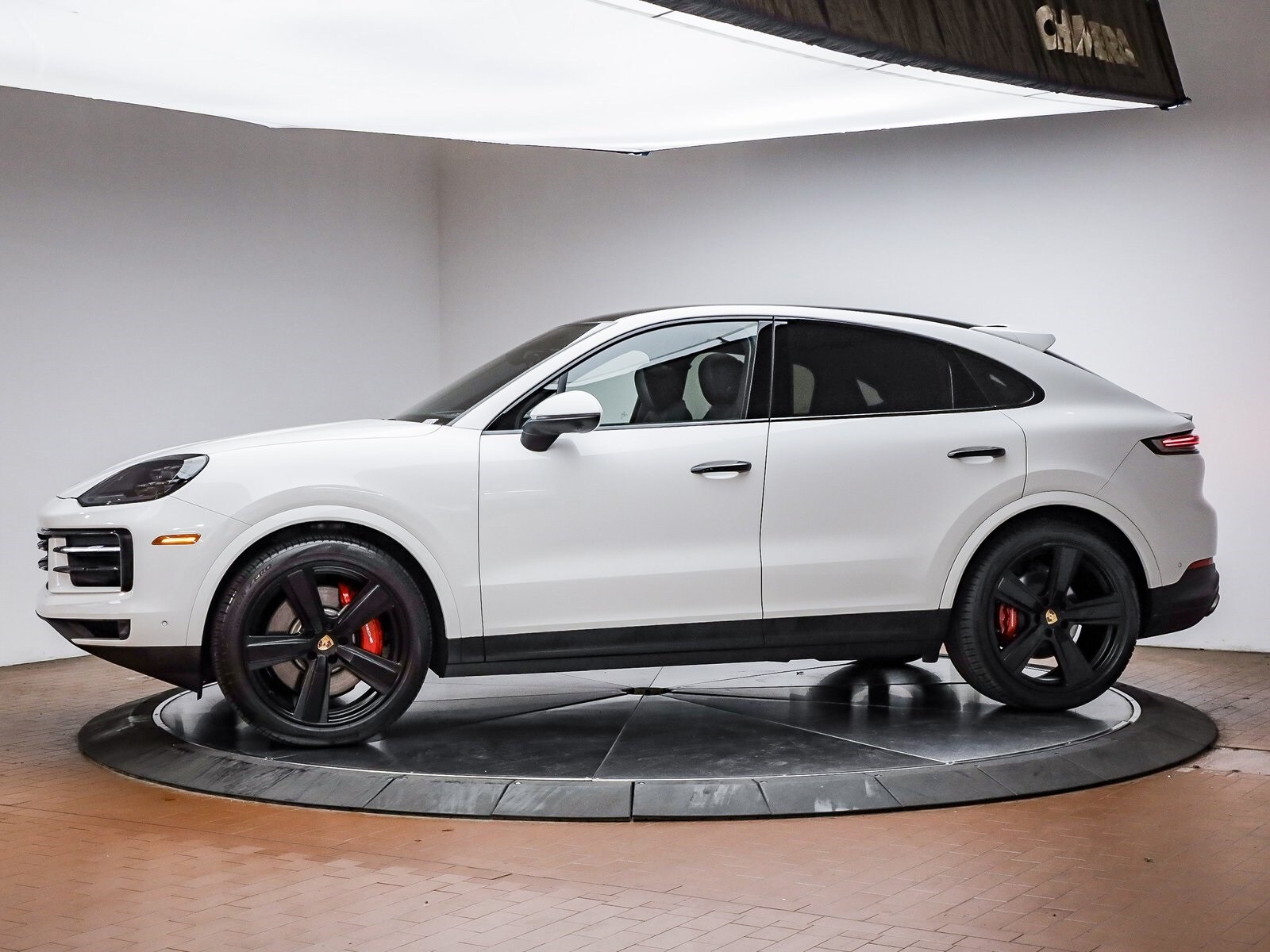 2025 Porsche Cayenne Coupe S photo 2