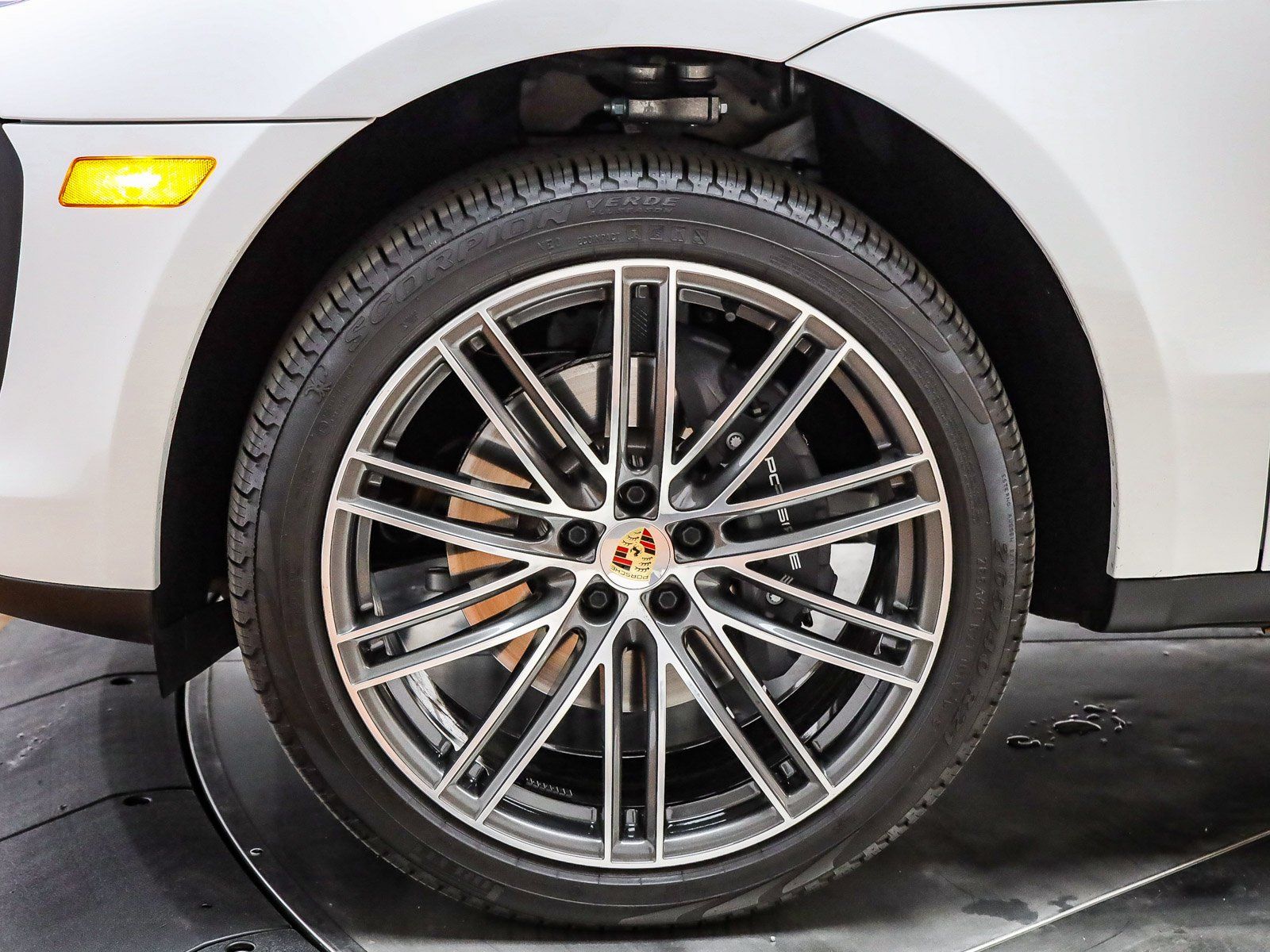 2025 Porsche Macan - Photo 14