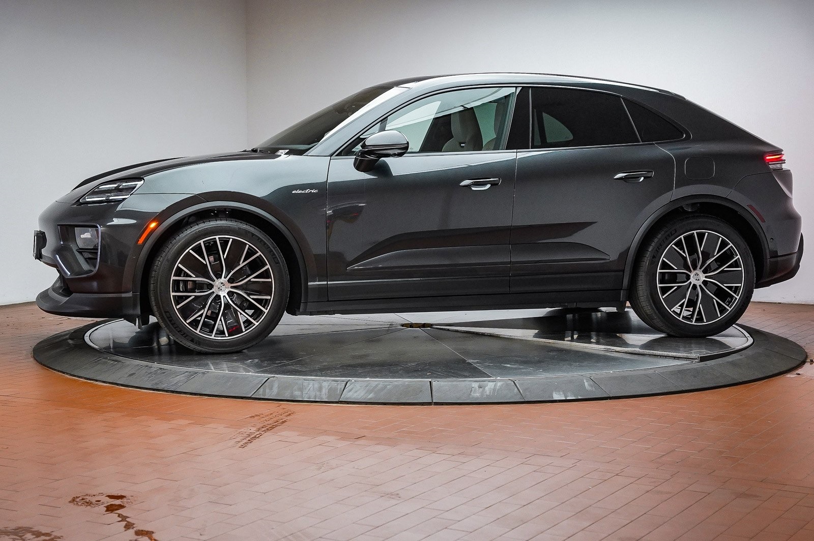 Certified 2025 Porsche Macan Base with VIN WP1AD2XA1SL075323 for sale in Norwalk, CA