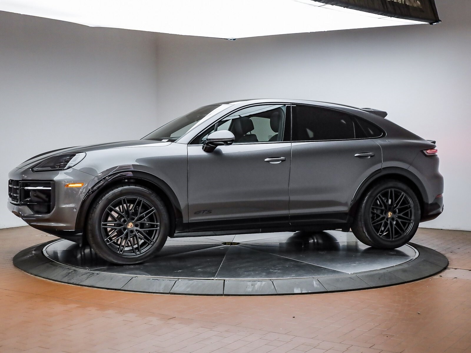 2025 Porsche Cayenne Coupe GTS photo 2