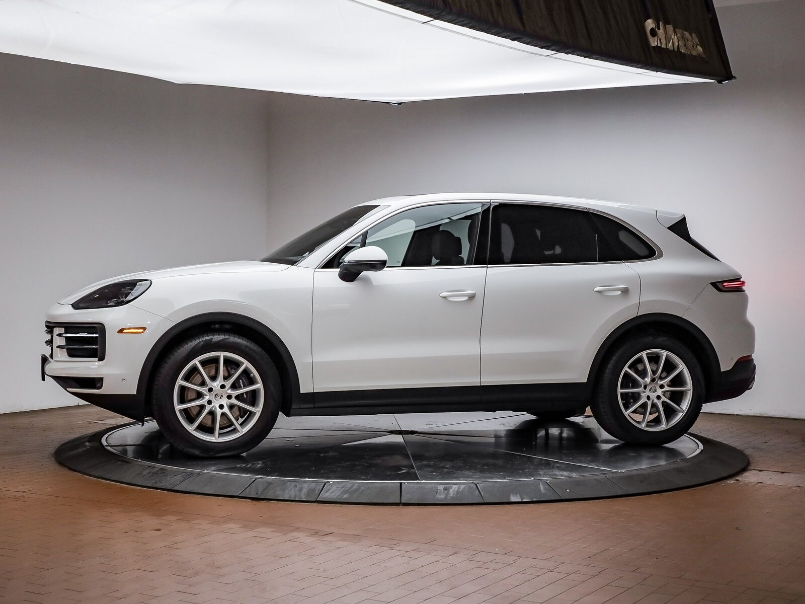 2025 Porsche Cayenne photo 2