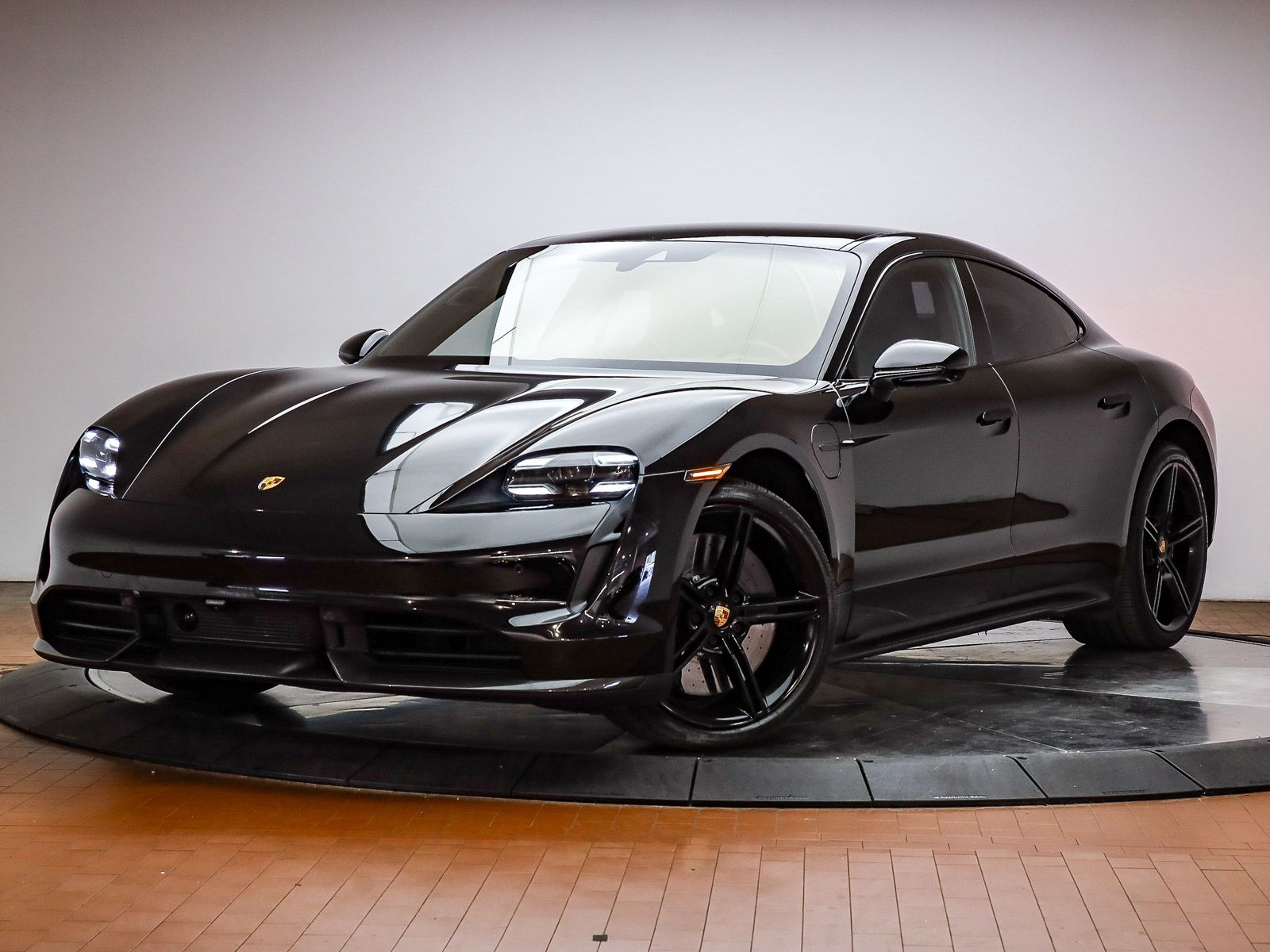 2021 Porsche Taycan Turbo S's photo