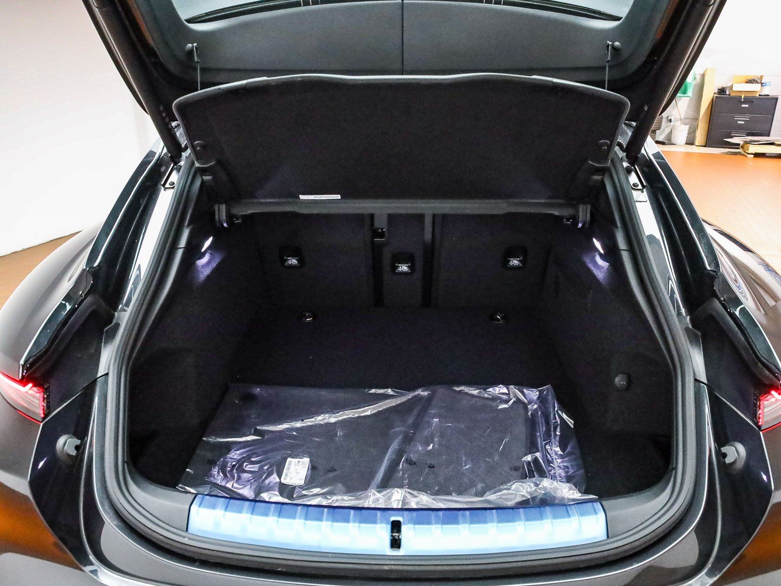 2025 Porsche Taycan S - Photo 30