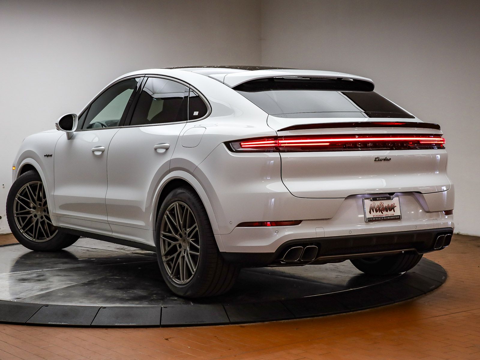 2026 Porsche Cayenne Coup Turbo E-Hybrid - Photo 3
