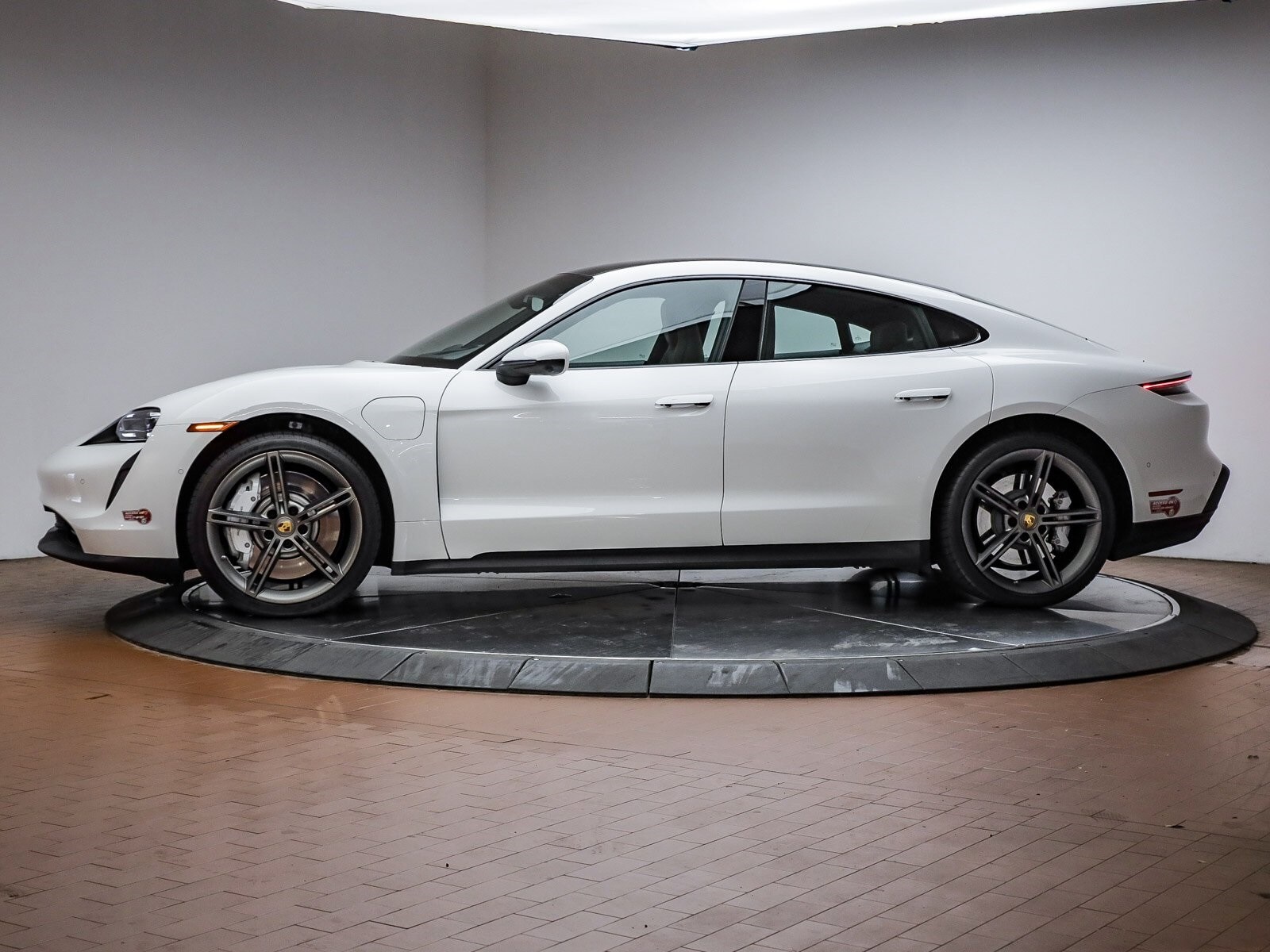 2022 Porsche Taycan 4S photo 2