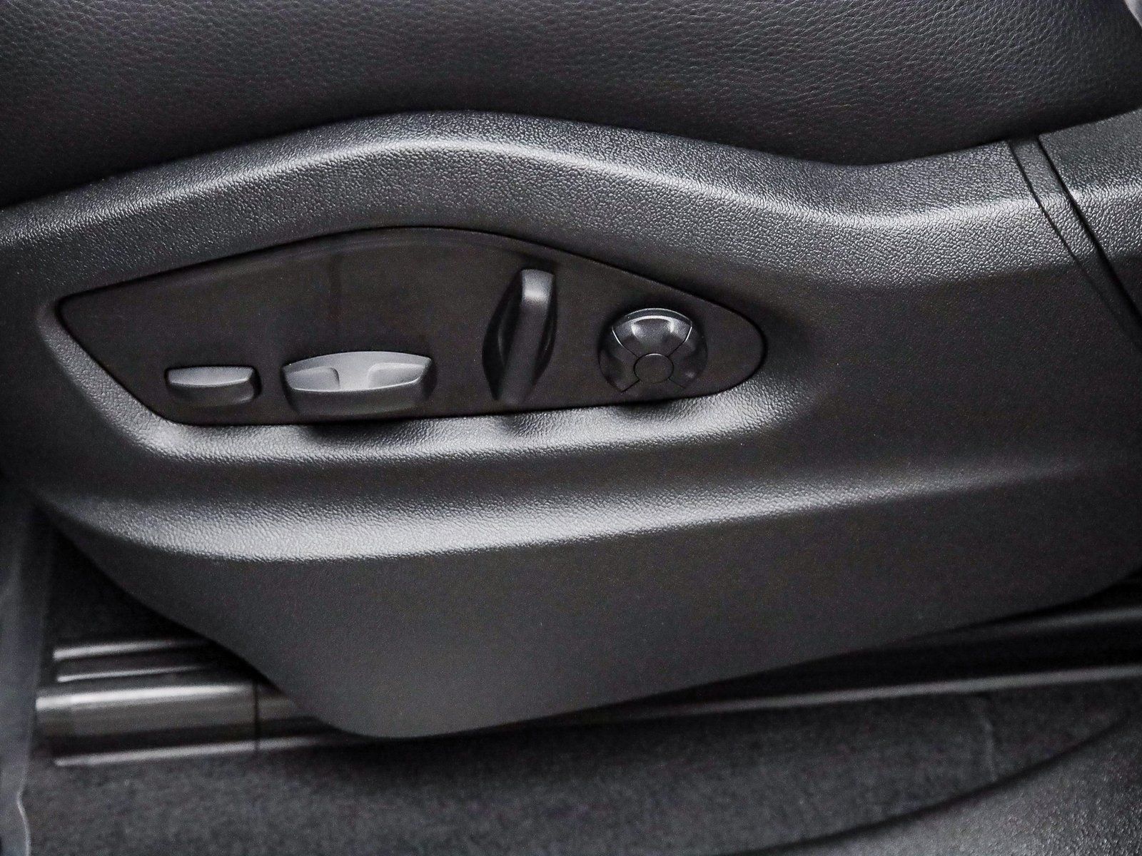 2025 Porsche Cayenne Base - Photo 25