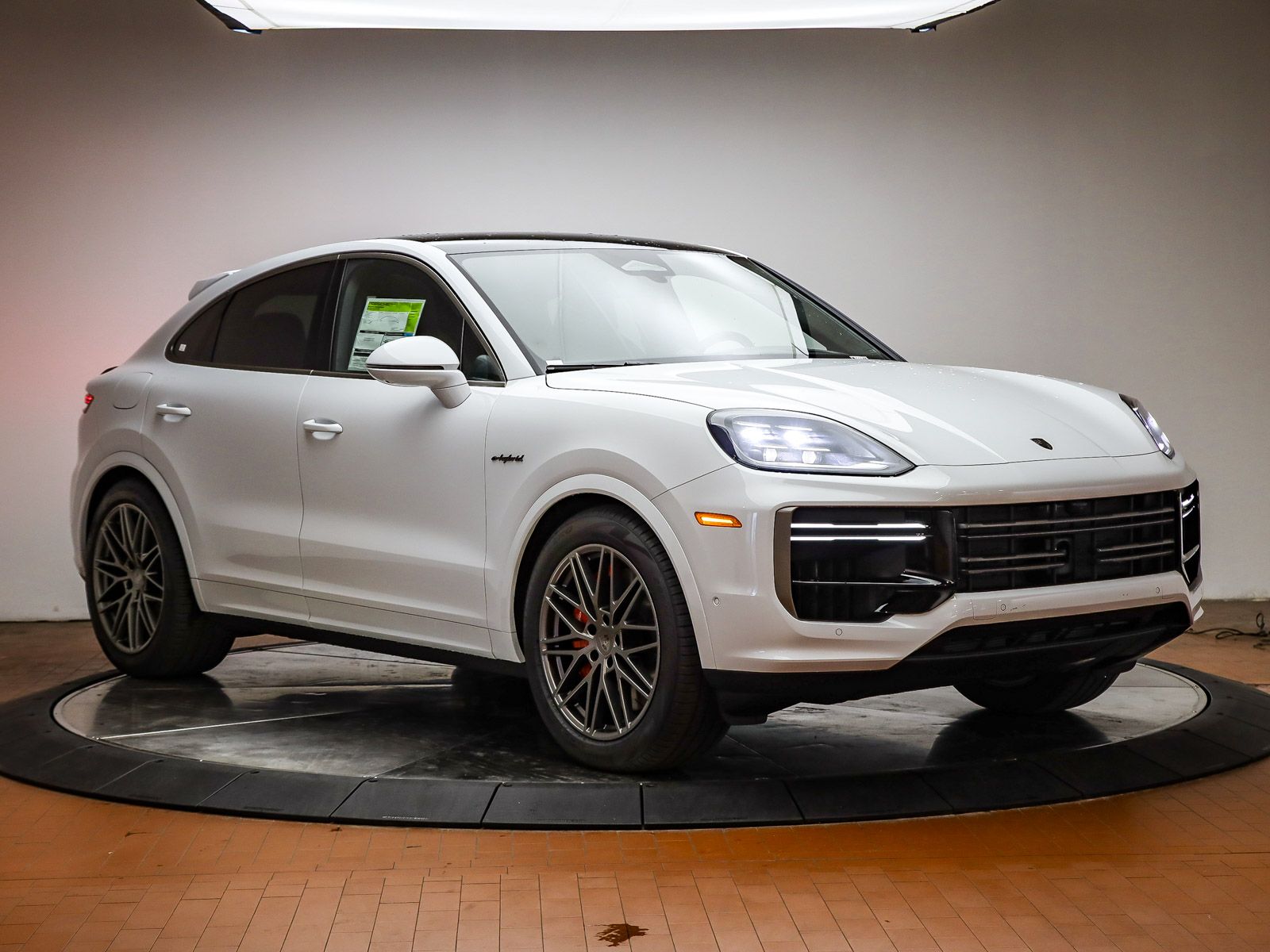 2026 Porsche Cayenne Coup Turbo E-Hybrid - Photo 14