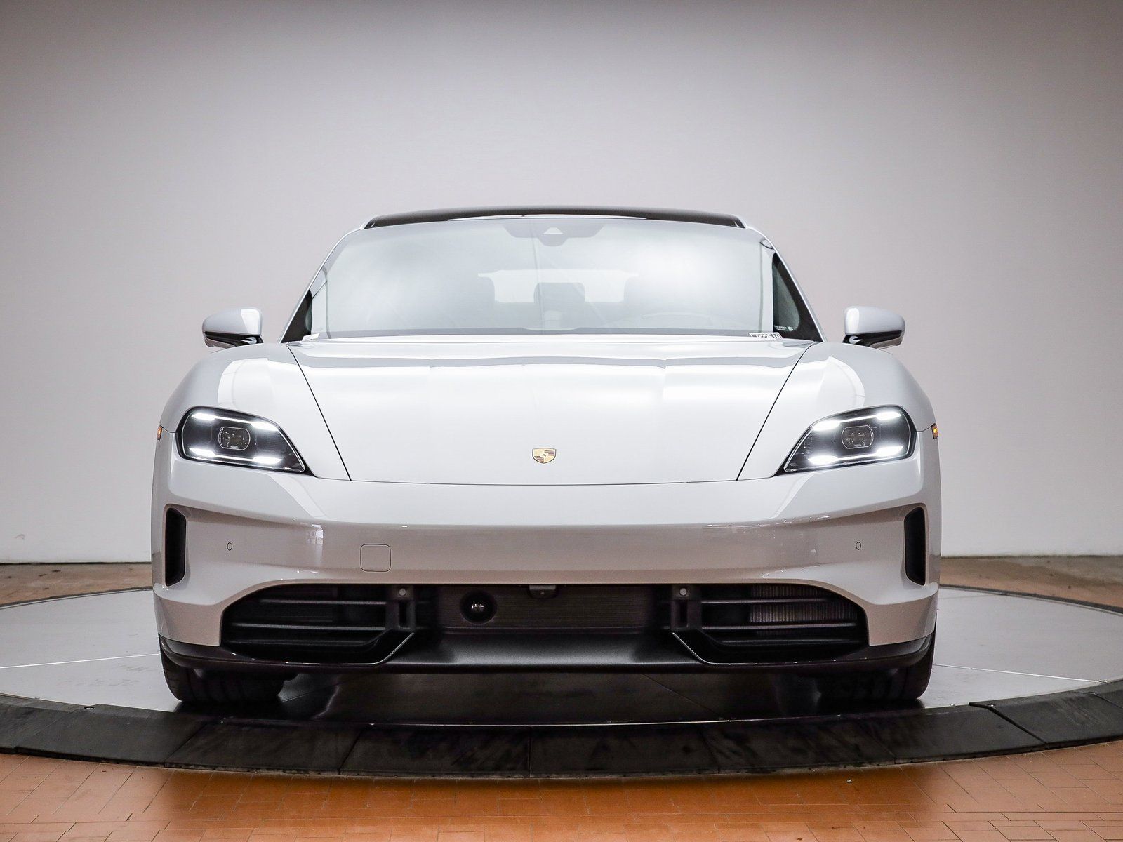 2025 Porsche Taycan GTS - Photo 13