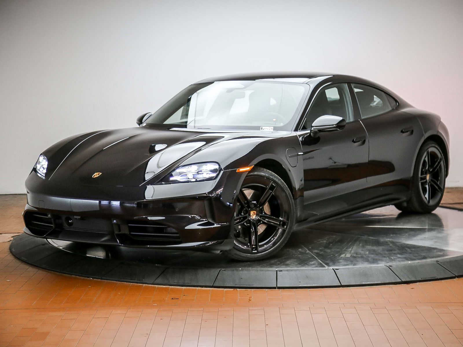 Porsche Taycan Black Edition