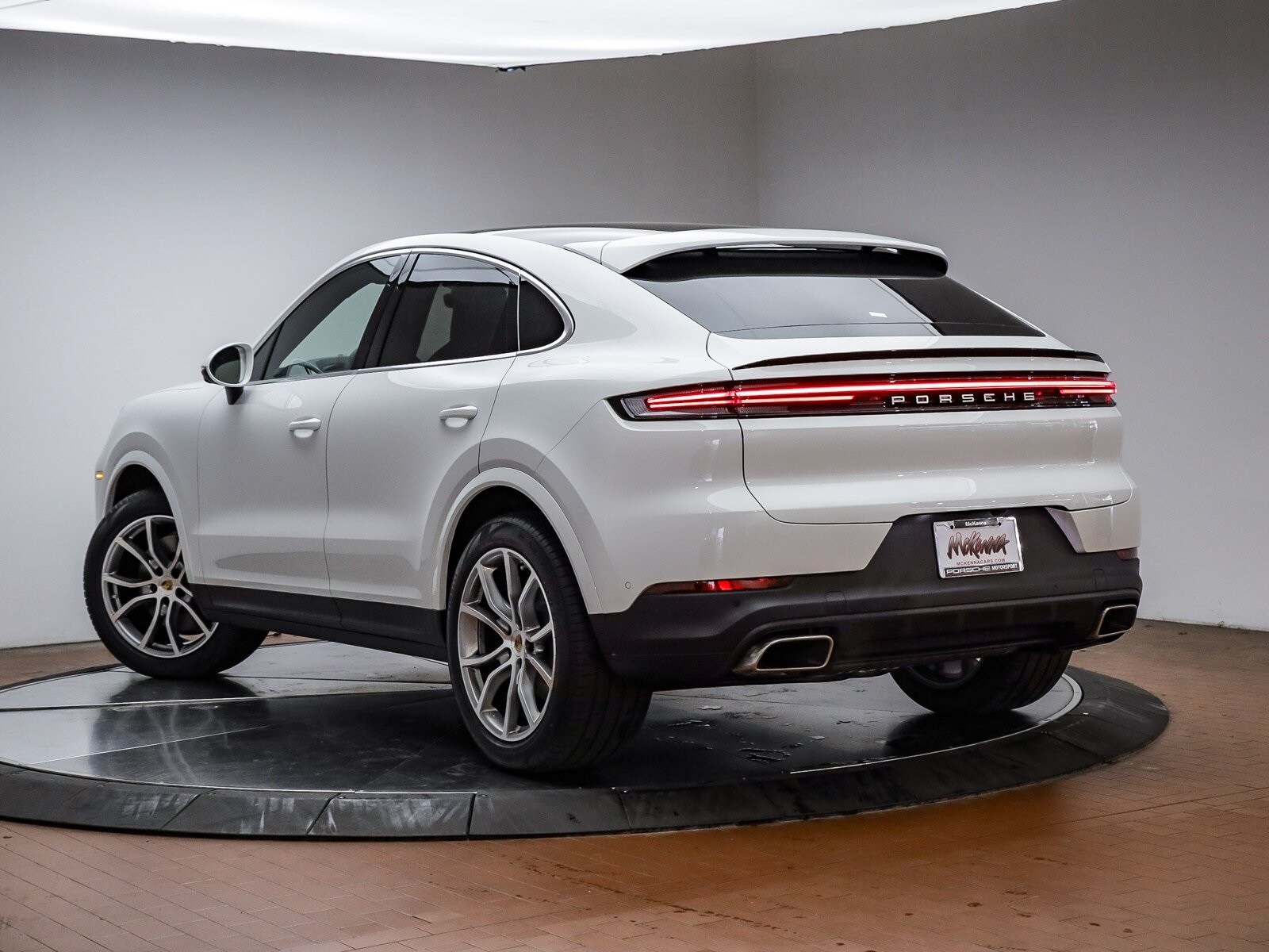 2025 Porsche Cayenne Coupe photo 3