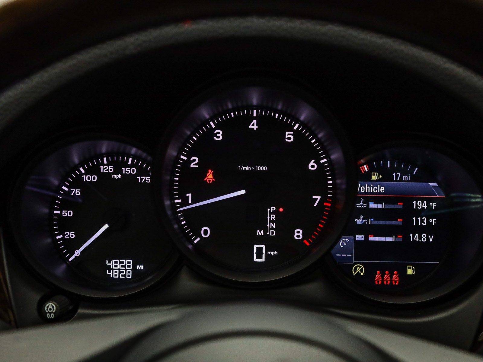 2025 Porsche Macan - Photo 29