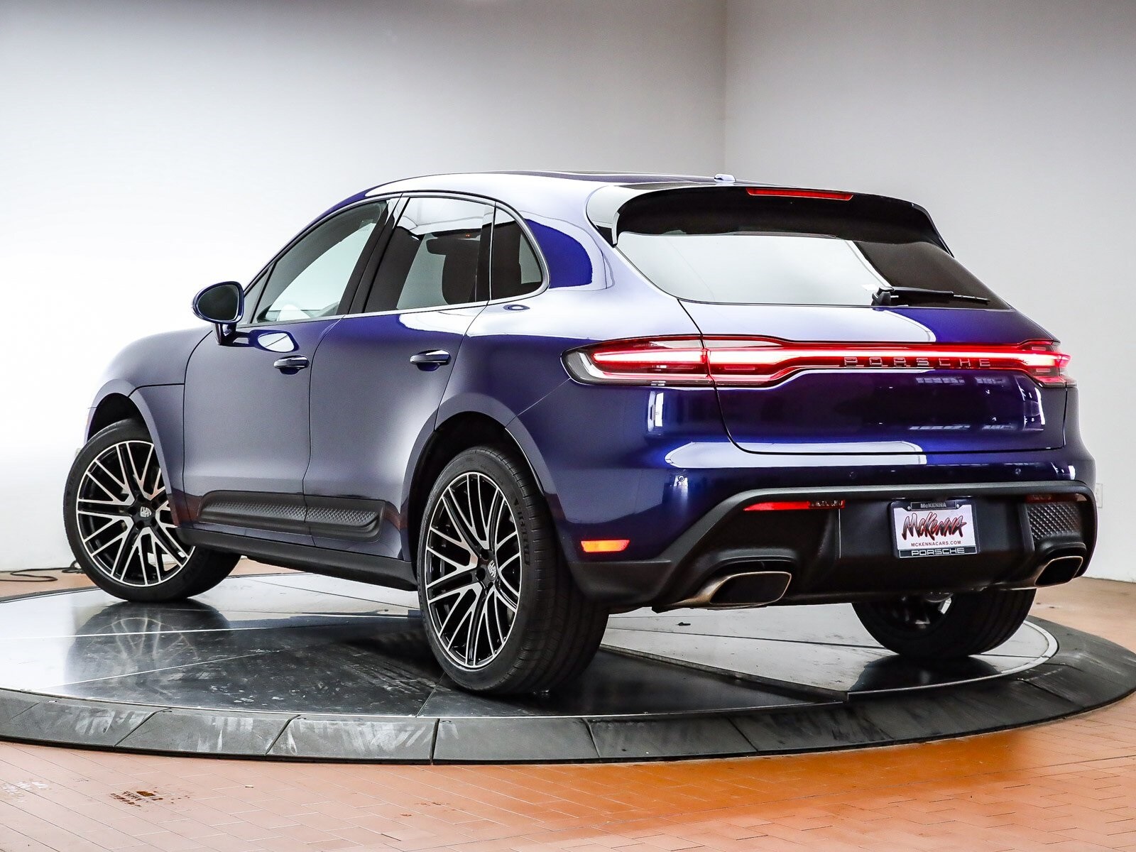 2025 Porsche Macan T photo 3