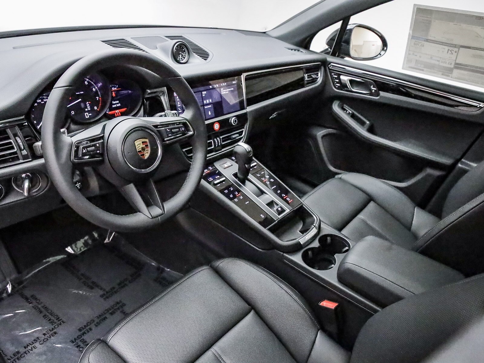 2025 Porsche Macan T photo 4