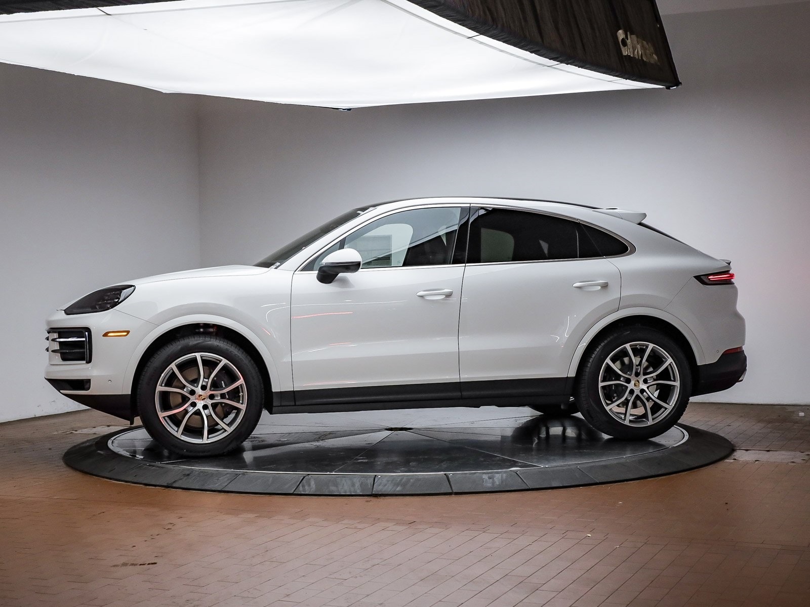 2025 Porsche Cayenne Coupe photo 2