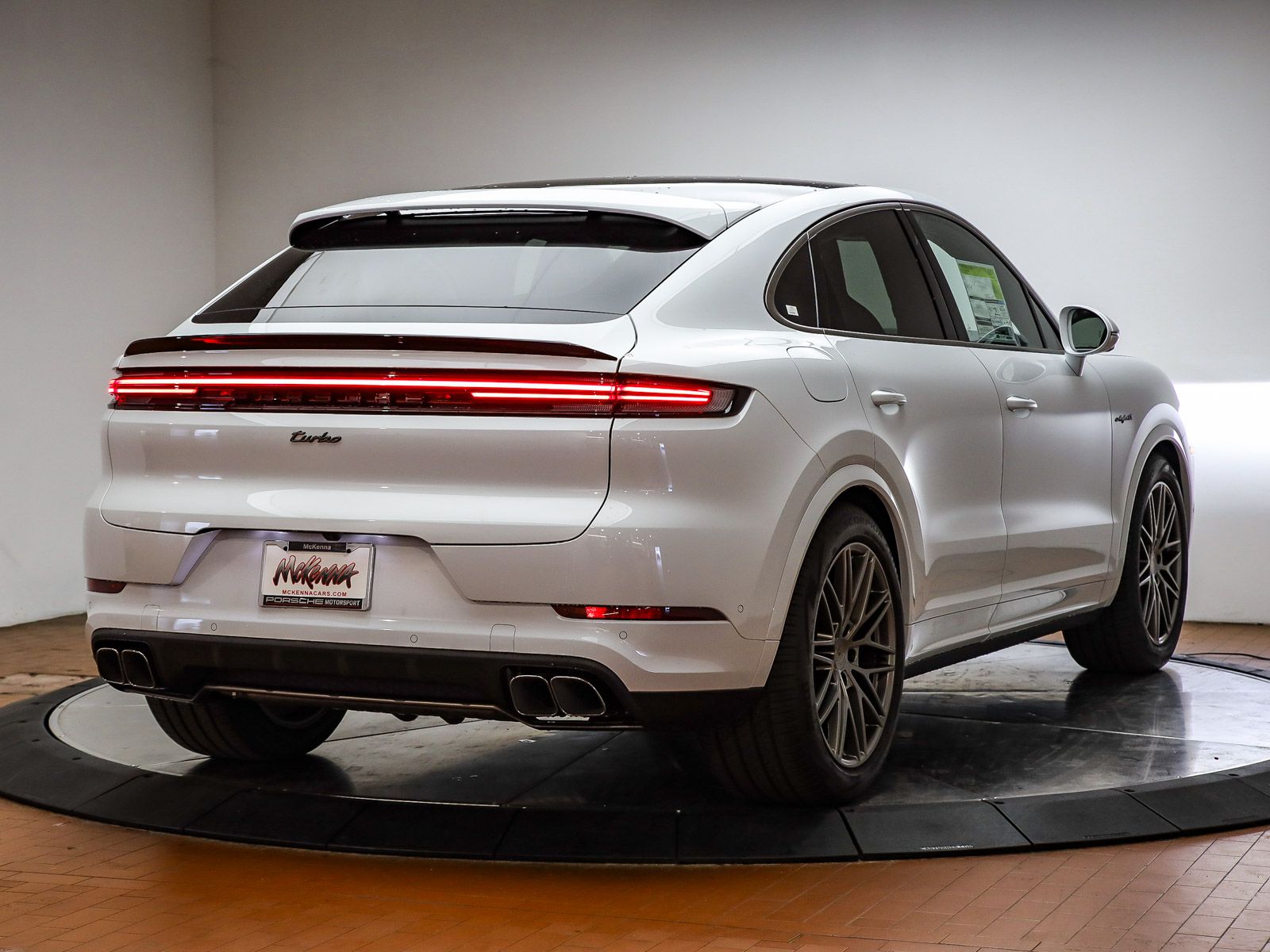2026 Porsche Cayenne Coup Turbo E-Hybrid - Photo 6