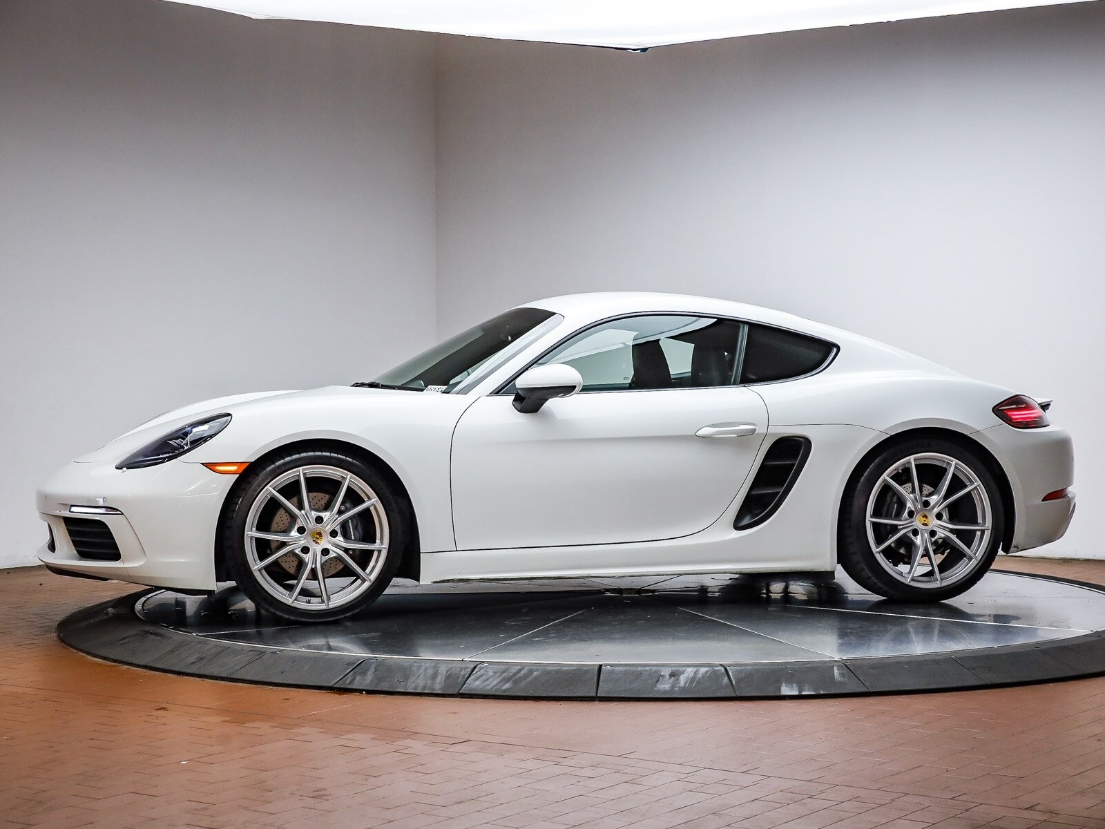 2025 Porsche Cayman photo 2