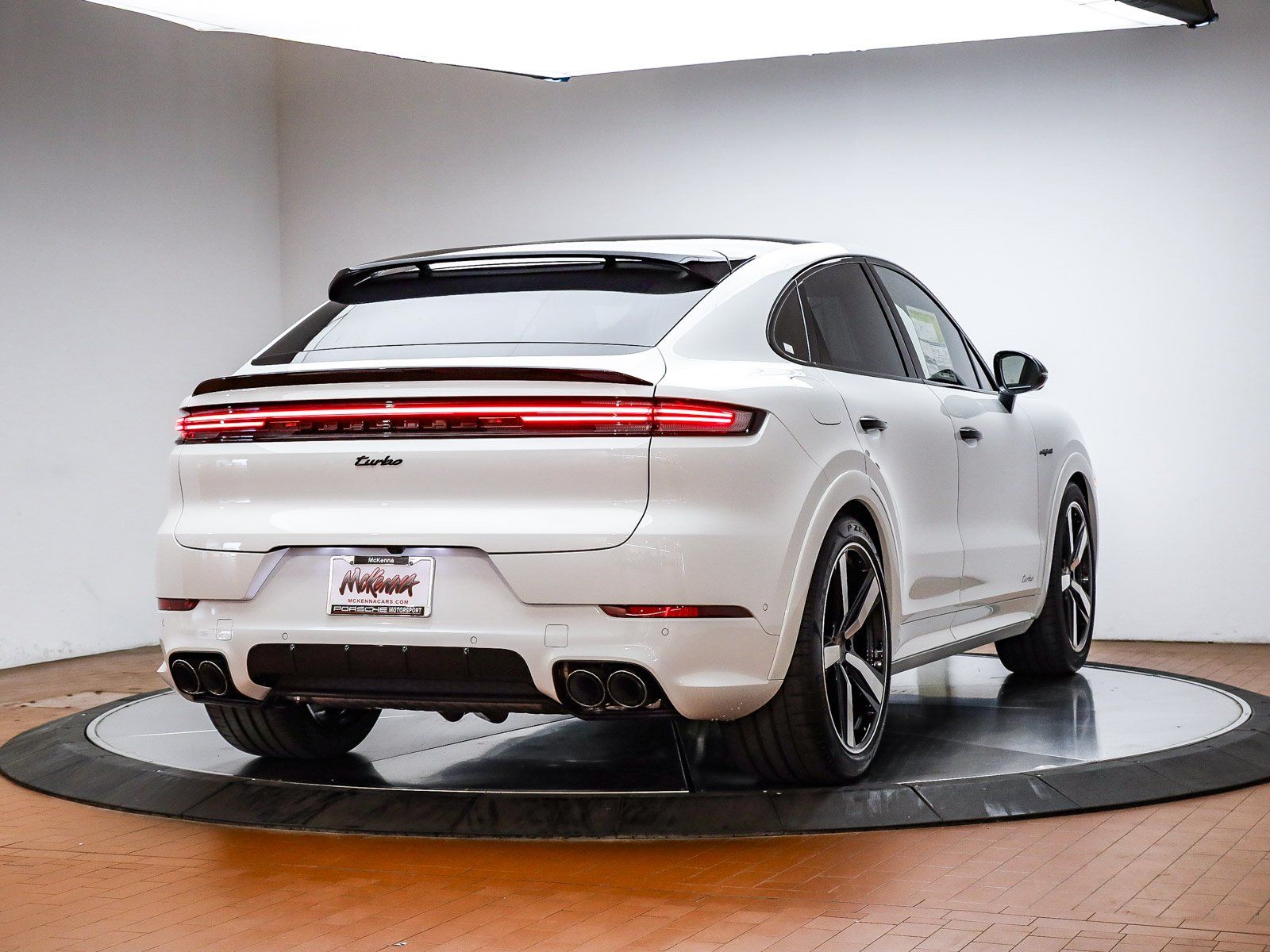 2026 Porsche Cayenne Coup Turbo E-Hybrid - Photo 6