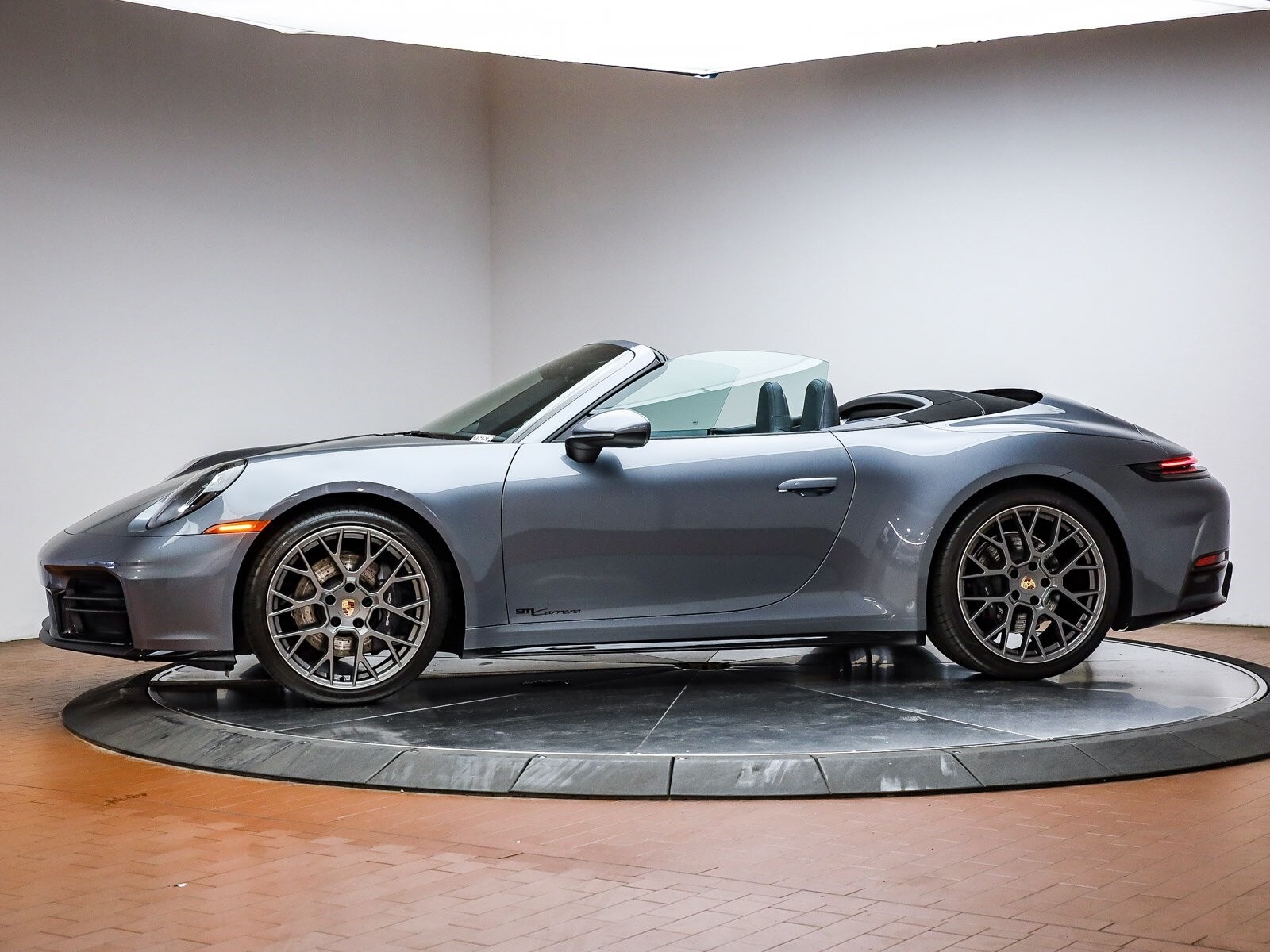 2025 Porsche 911 photo 2