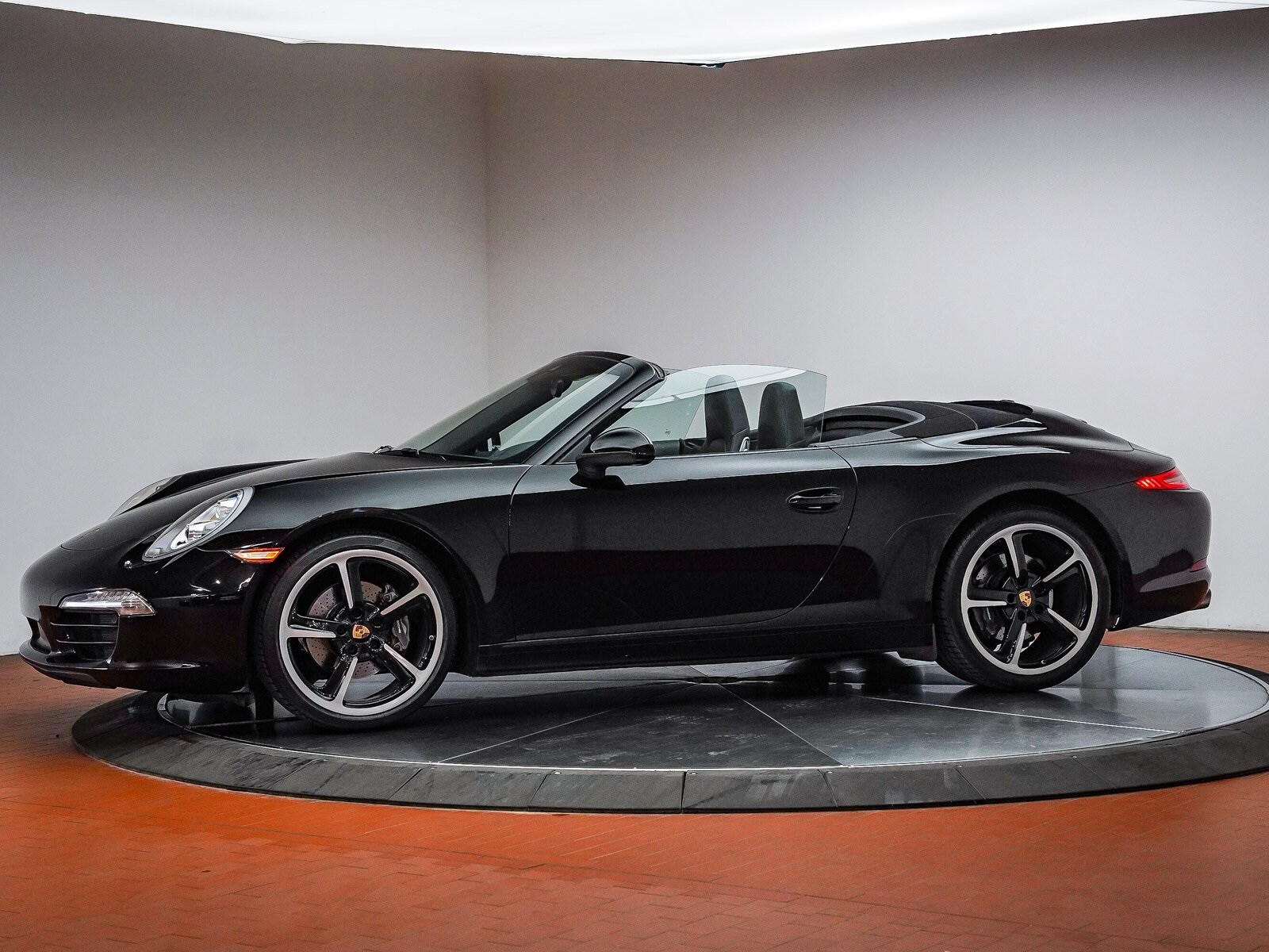 2016 Porsche 911 Black Edition Cabriolet photo 2