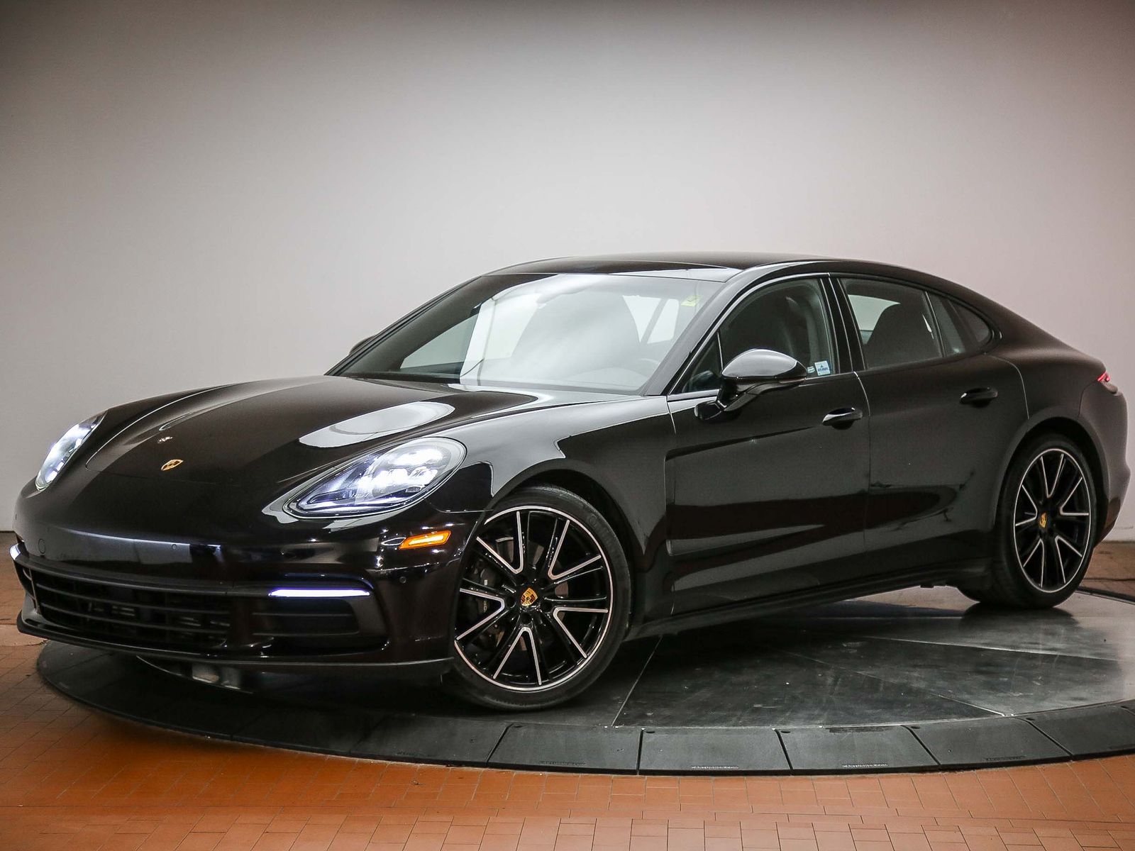 2018 Porsche Panamera -'s photo