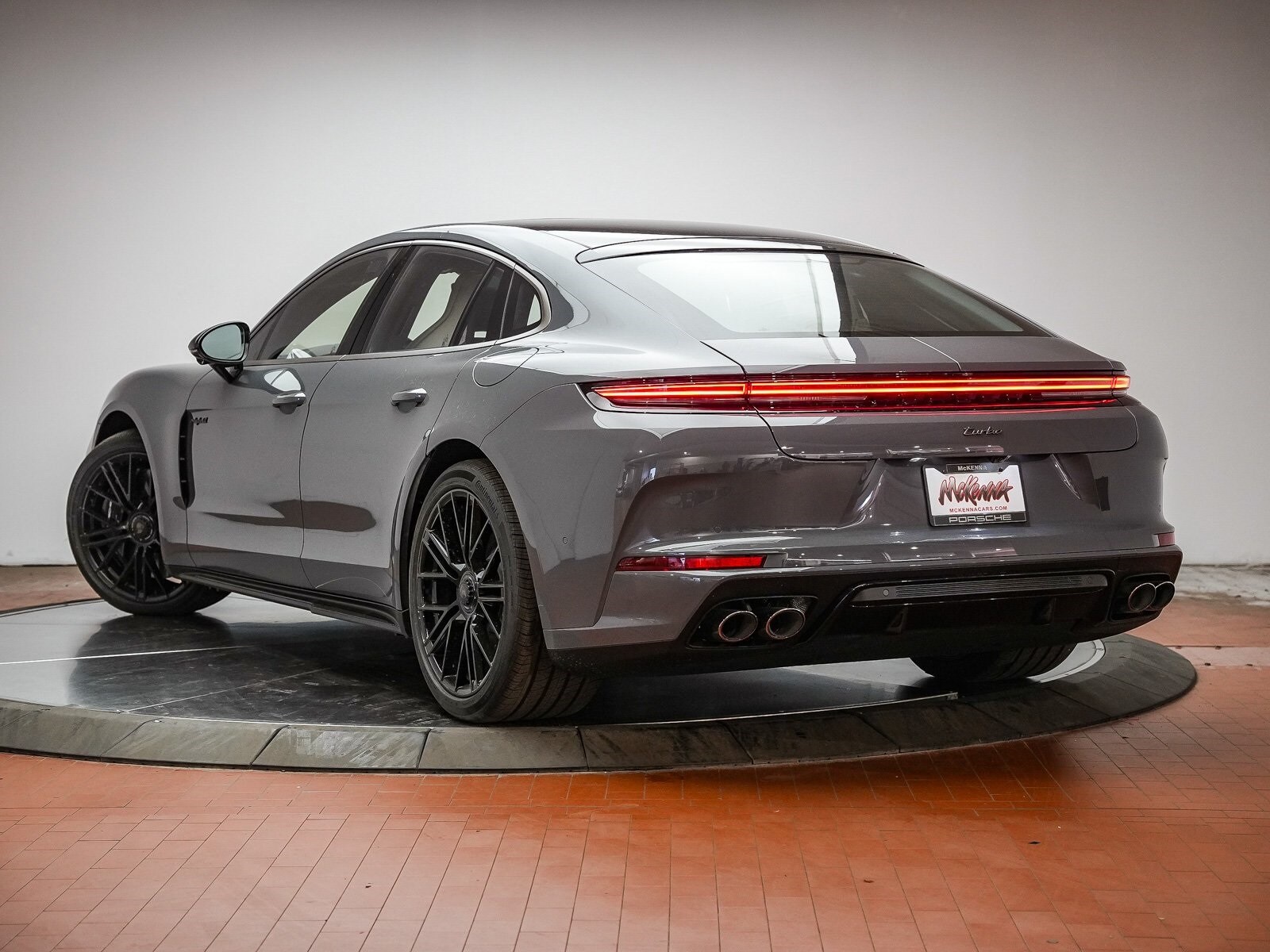 2025 Porsche Panamera E-Hybrid Turbo photo 3