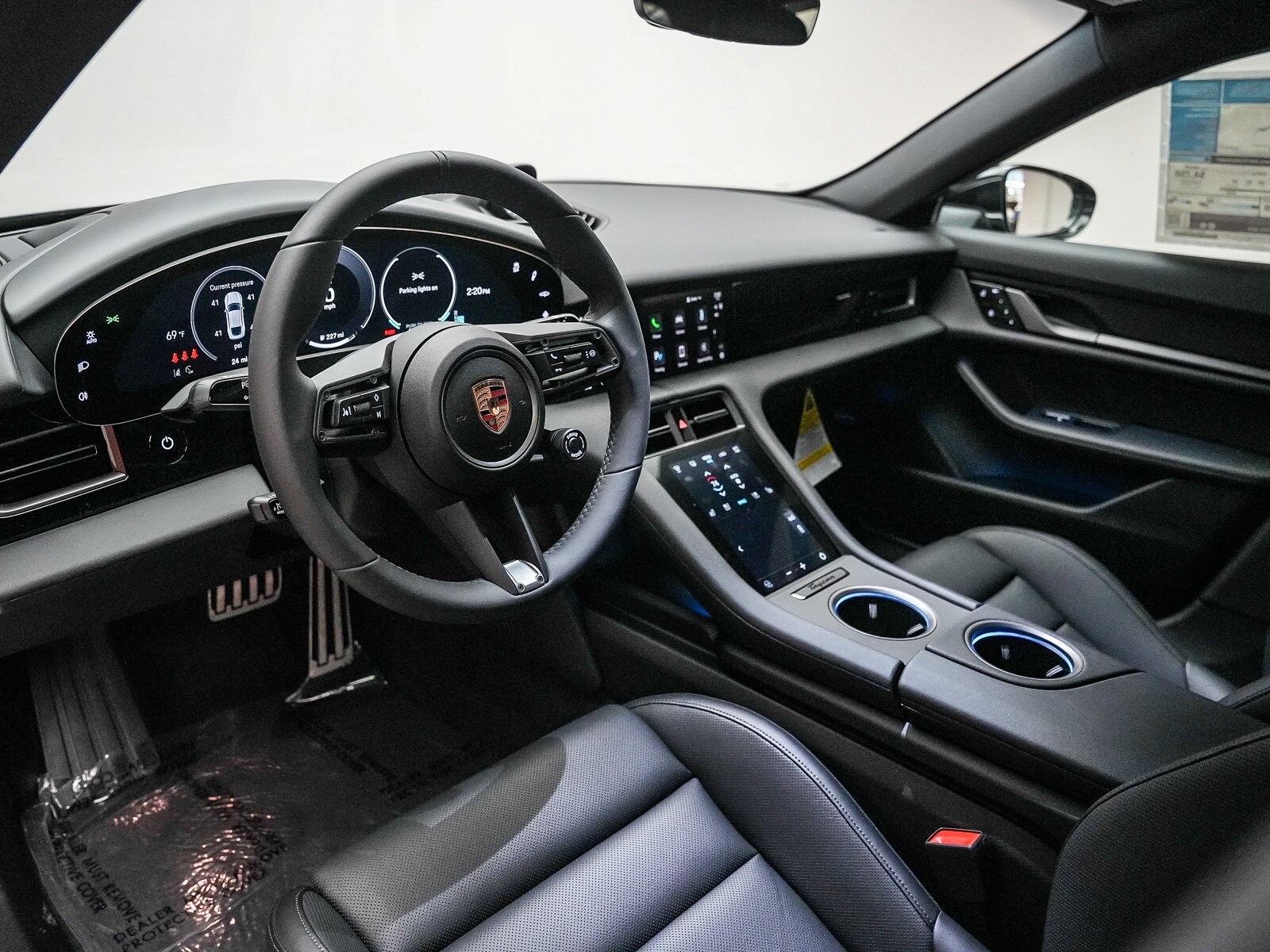 2025 Porsche Taycan 4S photo 4