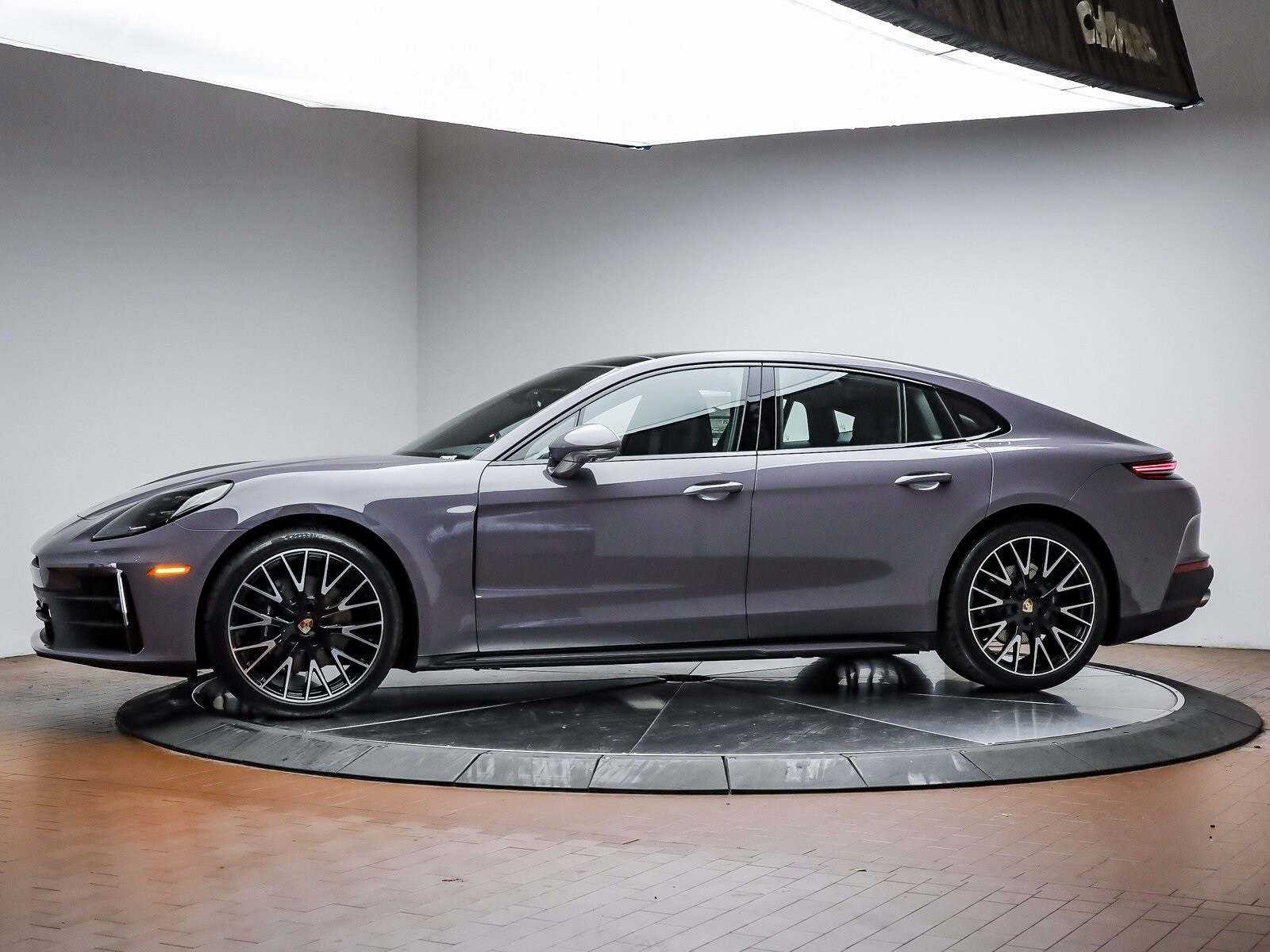 2025 Porsche Panamera 4 photo 2
