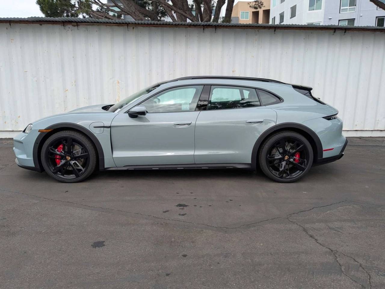 2025 Porsche Taycan 4S Cross Turismo photo 2