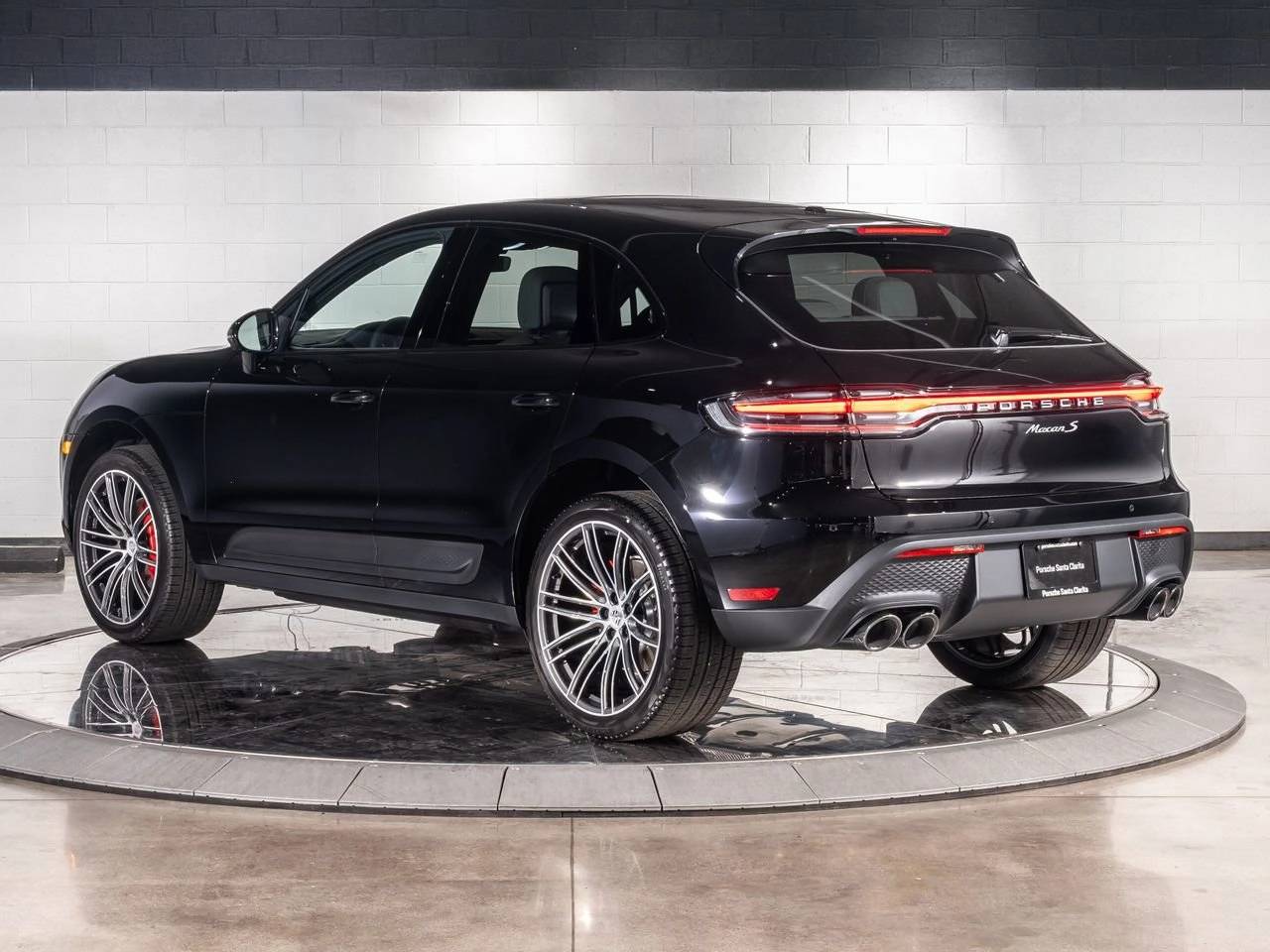 2025 Porsche Macan S photo 2