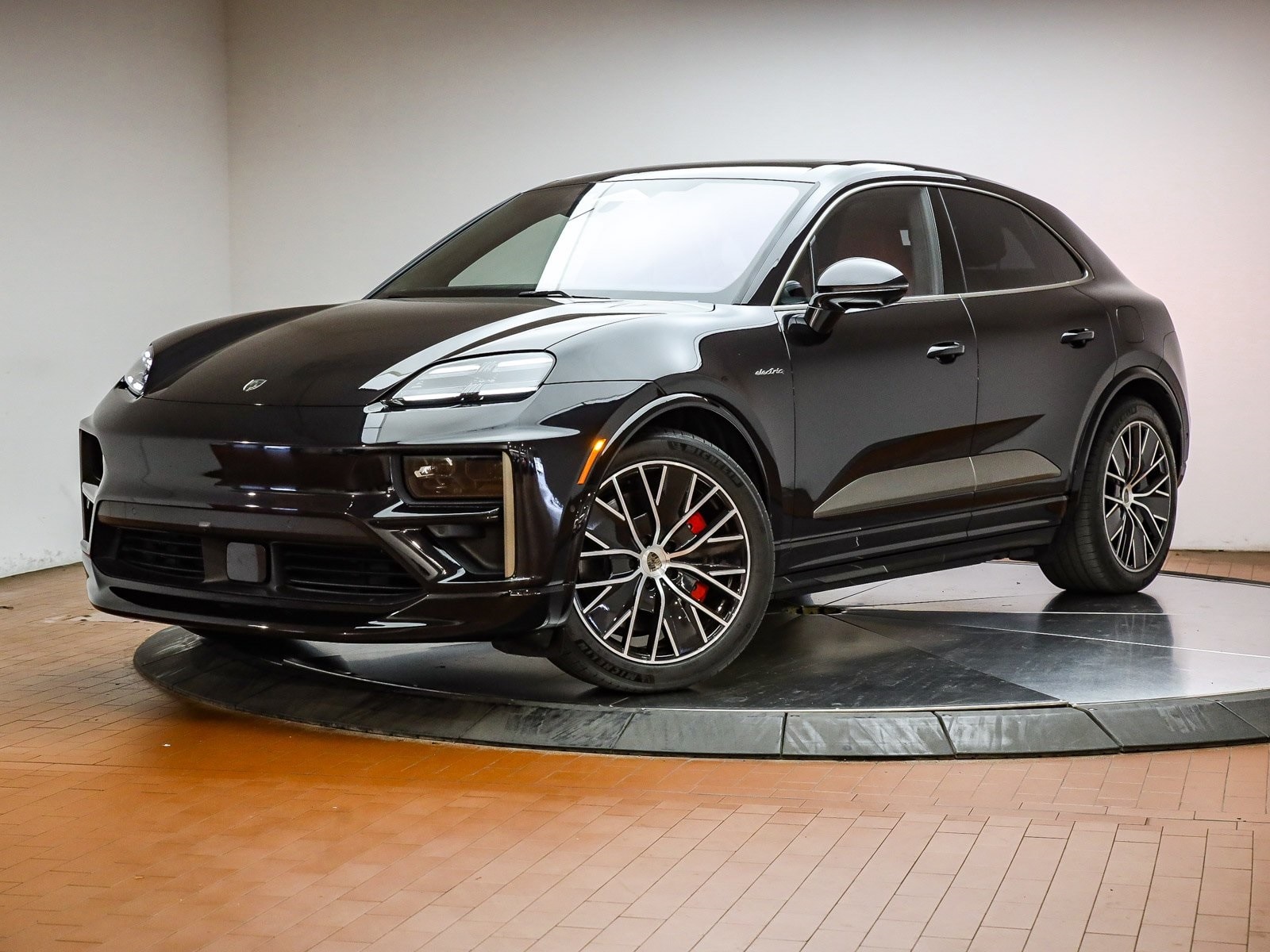 2025 Porsche Macan Turbo Electric's photo