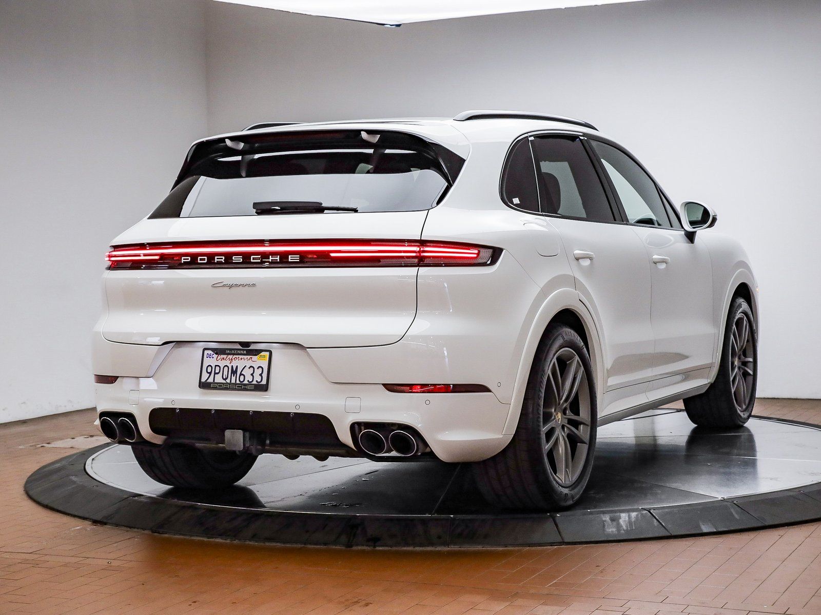 2025 Porsche Cayenne Base - Photo 6