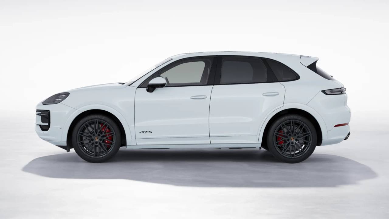 2026 Porsche Cayenne GTS photo 2