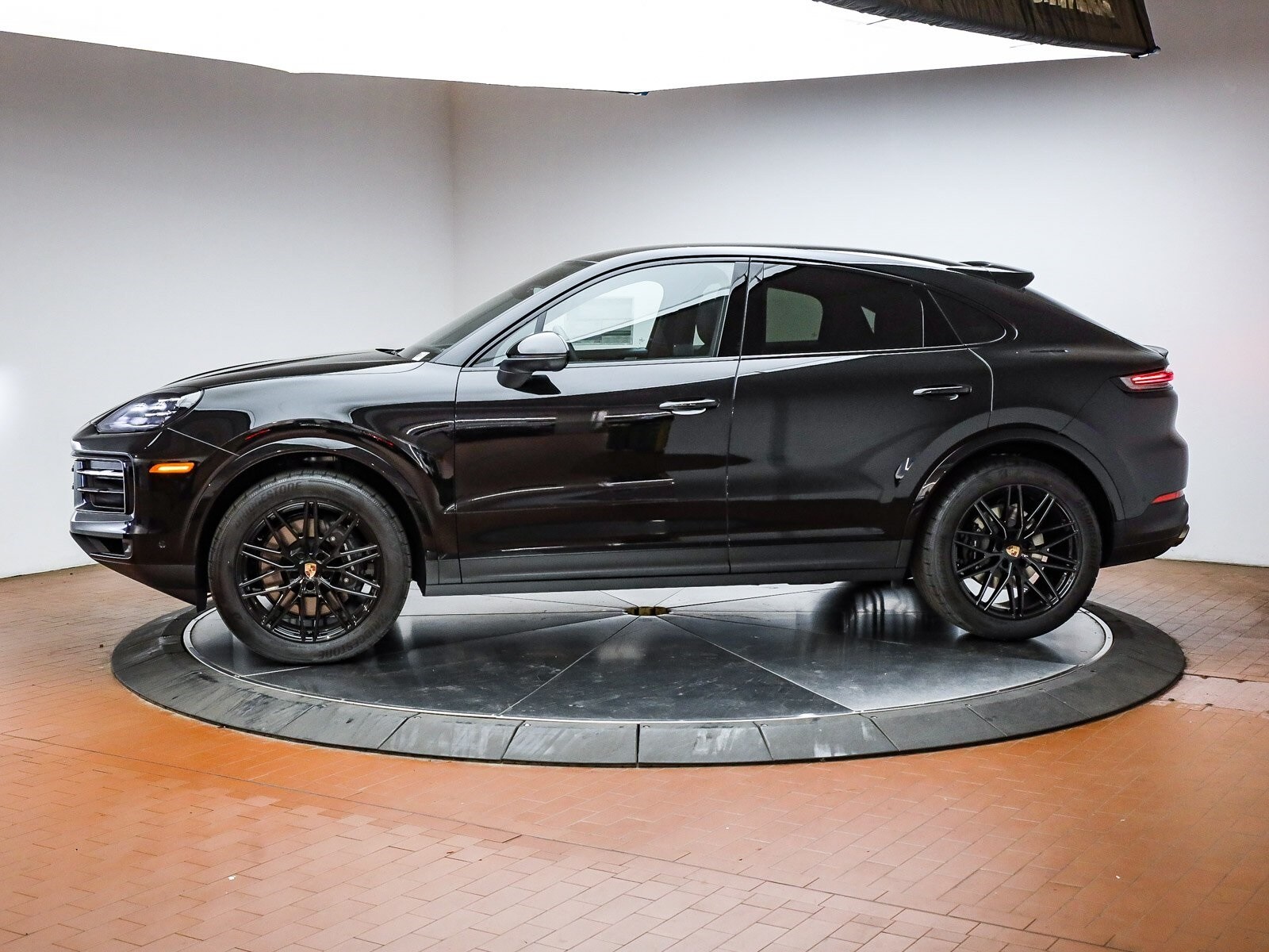 2026 Porsche Cayenne Coupe photo 2