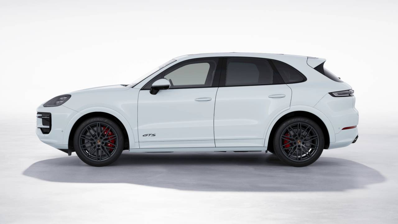 2026 Porsche Cayenne GTS photo 2