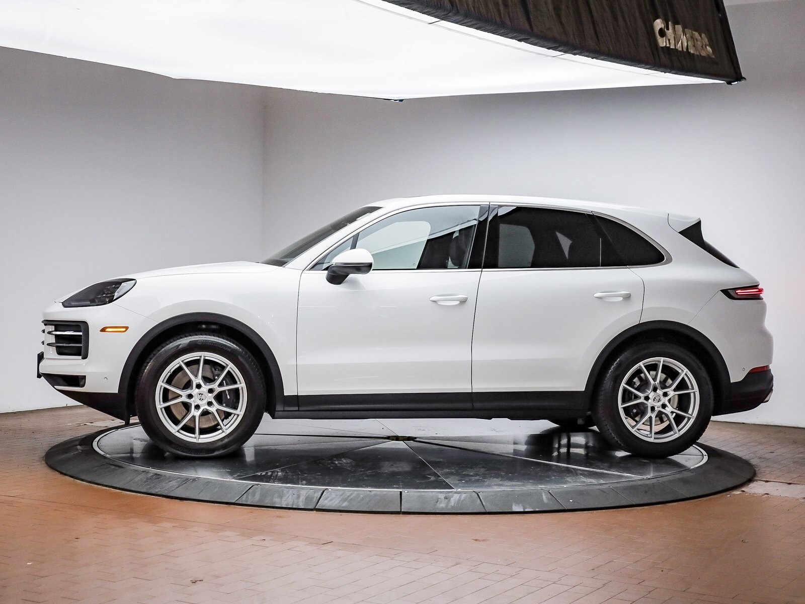 2025 Porsche Cayenne photo 2