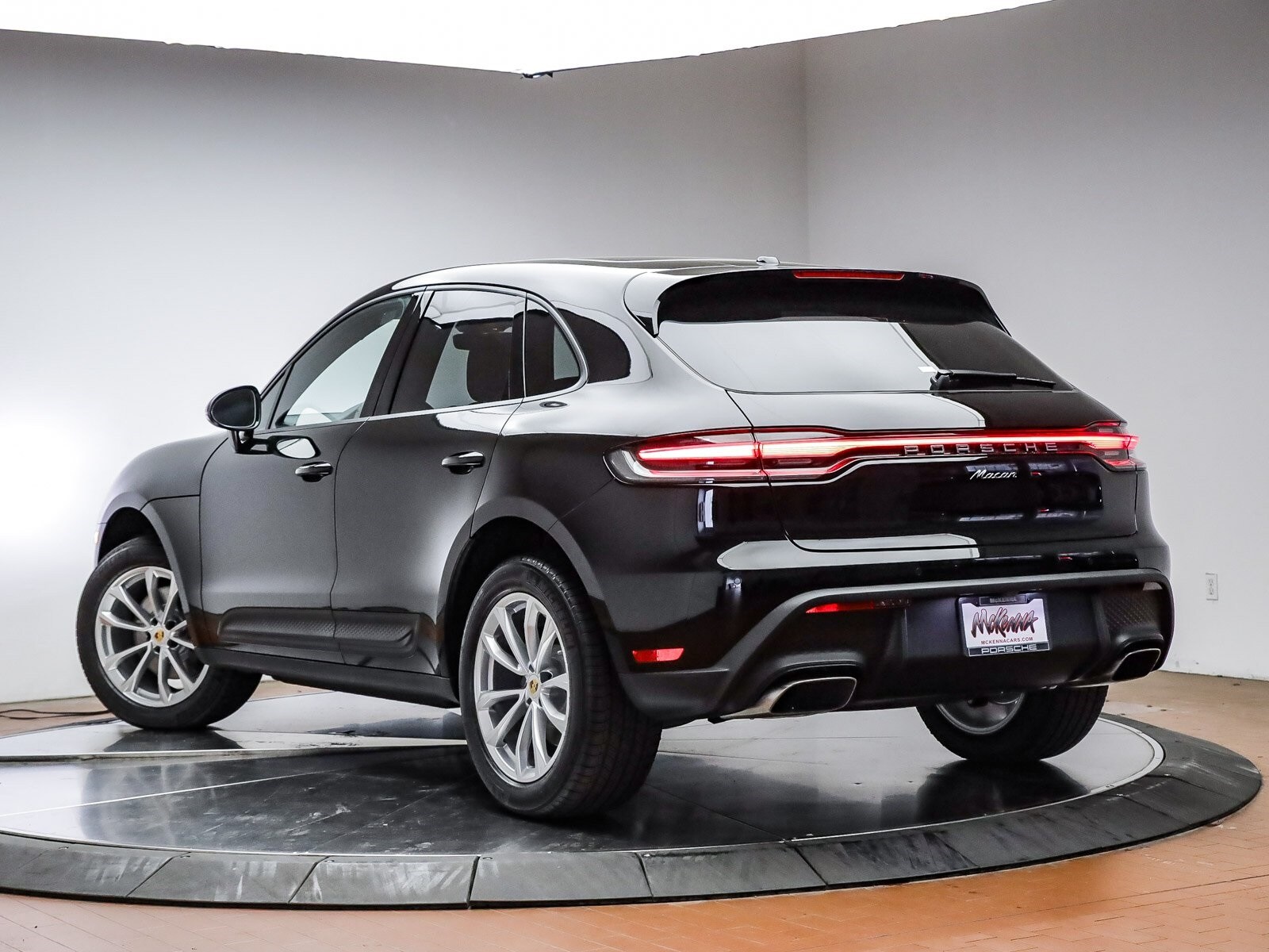 2025 Porsche Macan T photo 3