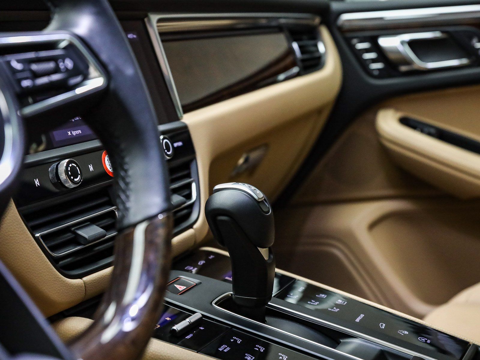 2025 Porsche Macan - Photo 28