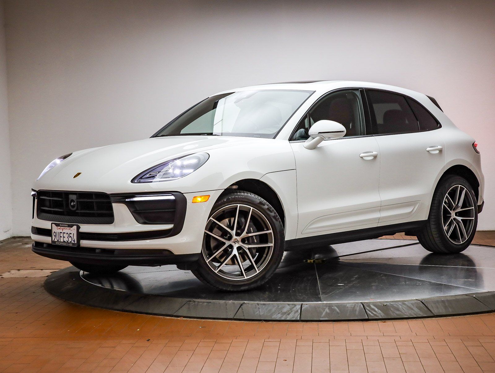2025 Porsche Macan's photo