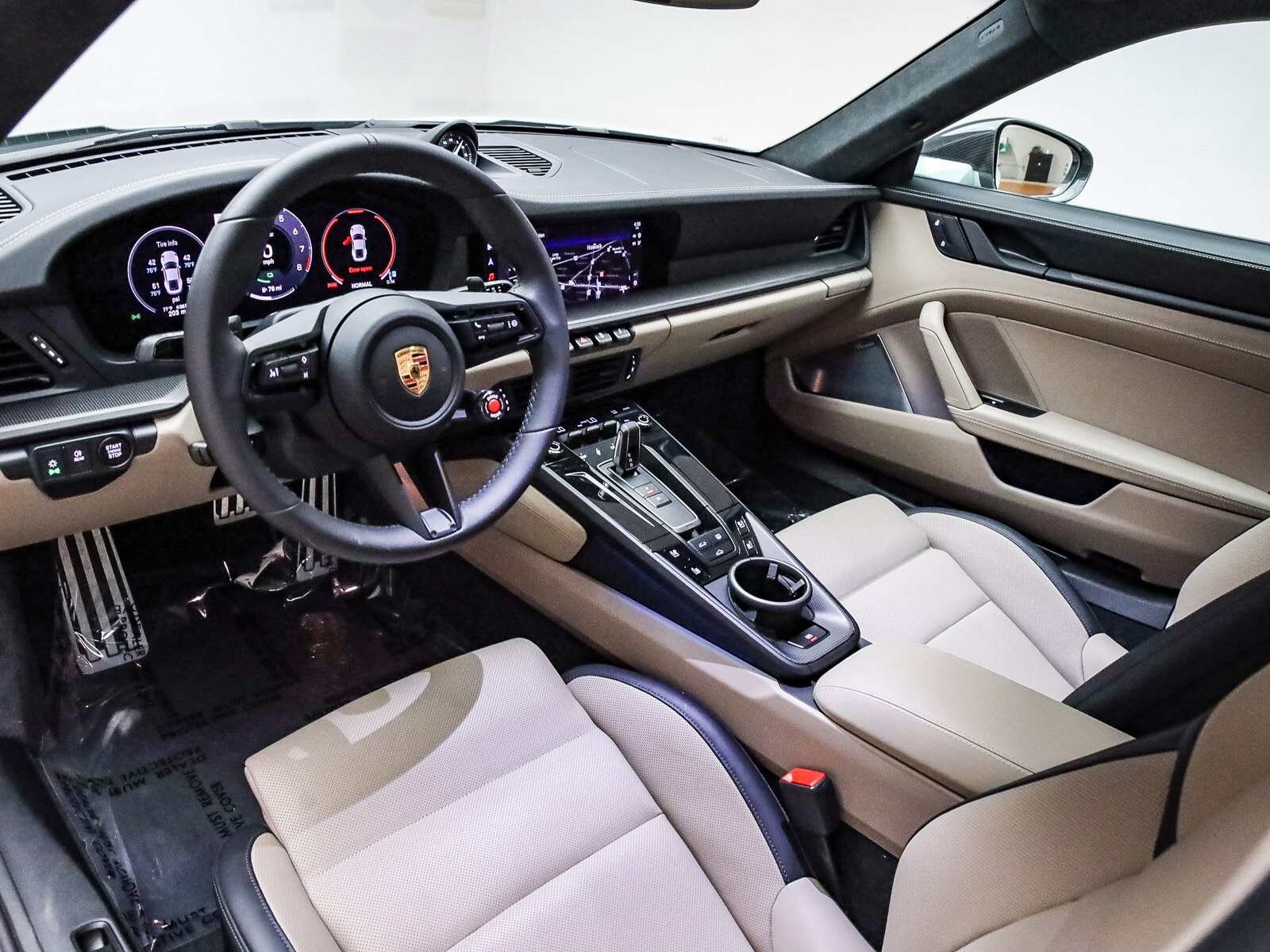 2025 Porsche 911 4 GTS photo 4