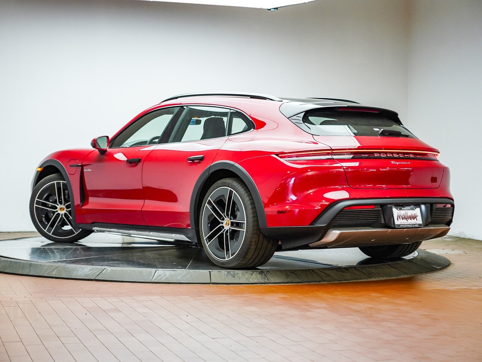 2025 Porsche Taycan Cross Turismo 4 photo 3