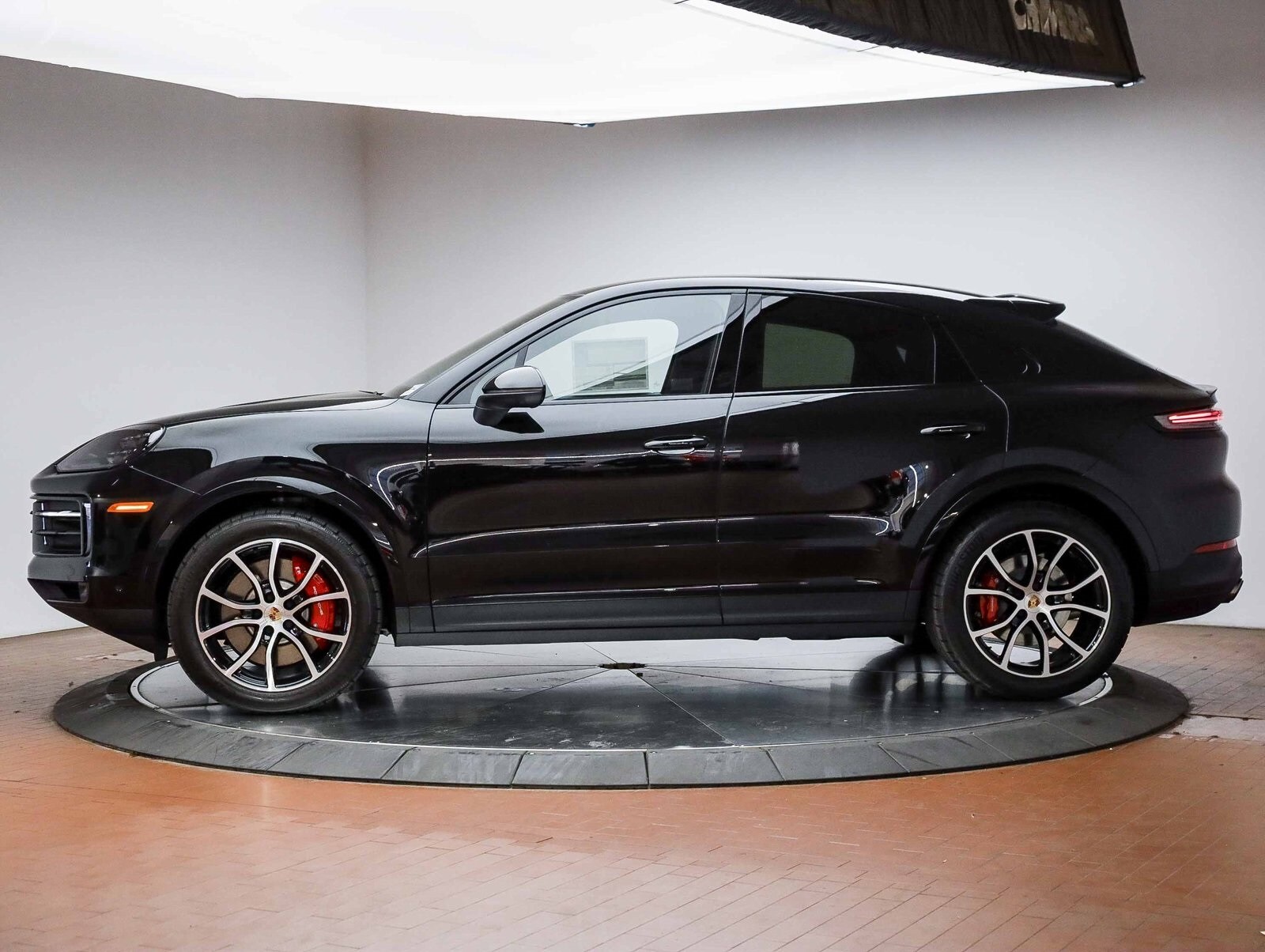 2025 Porsche Cayenne S Coupe photo 2