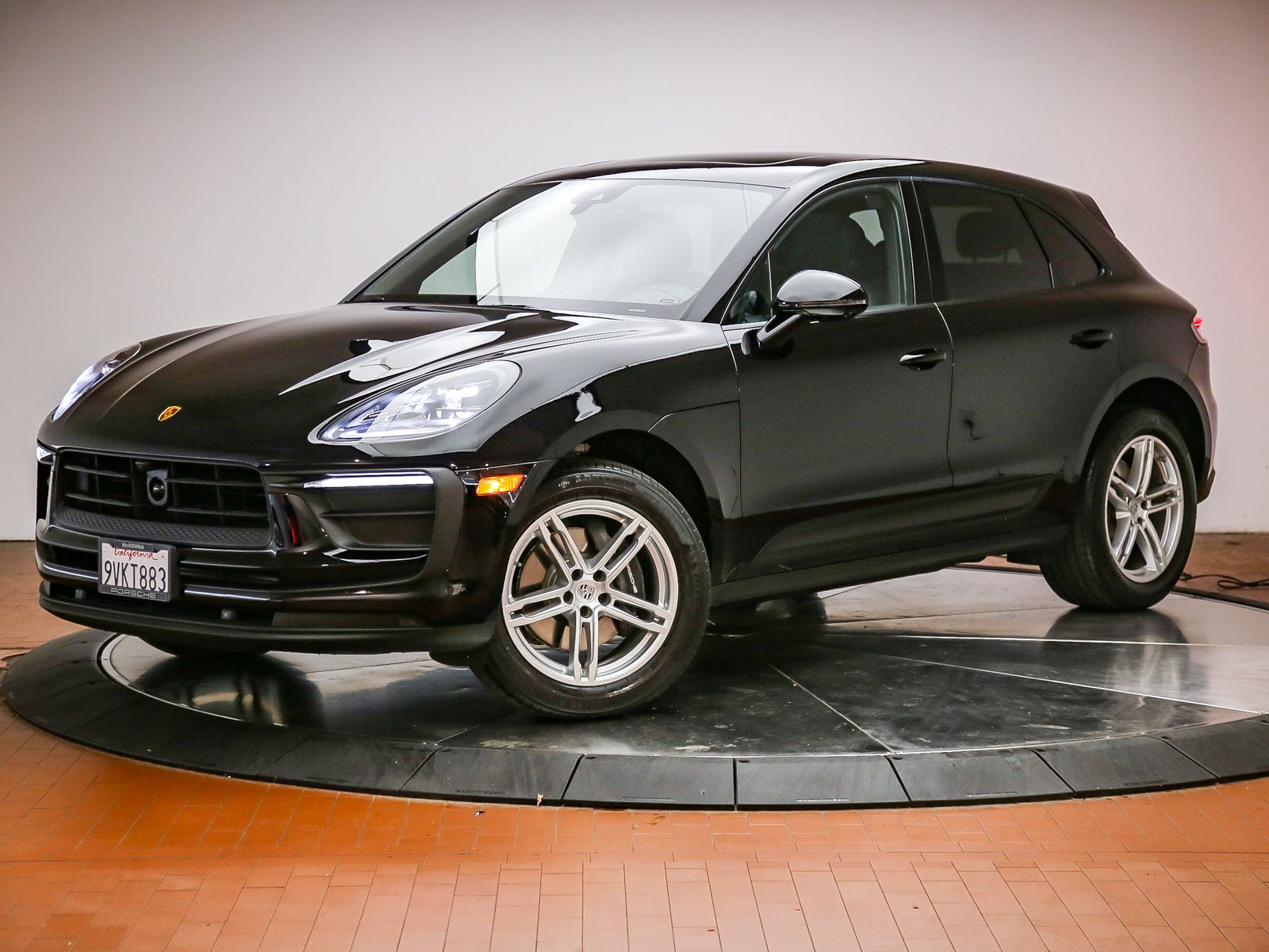 2025 Porsche Macan's photo