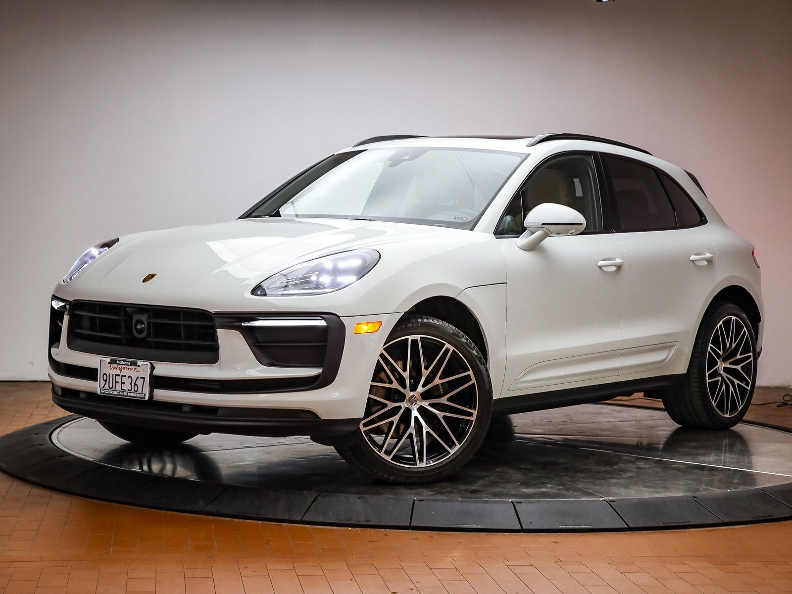 2025 Porsche Macan's photo