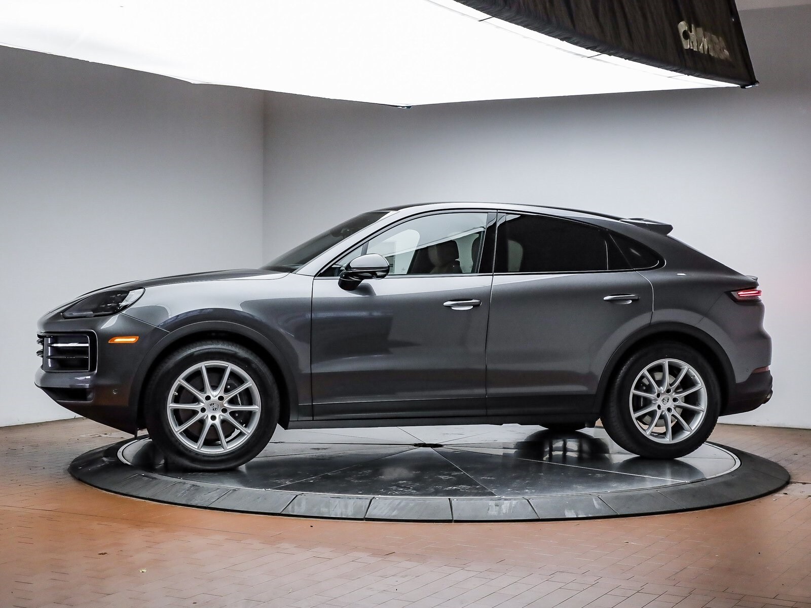 2025 Porsche Cayenne Coupe photo 2