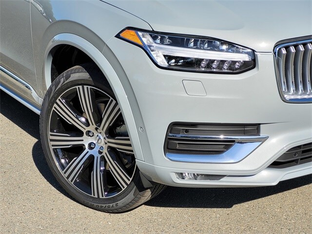 2025 Volvo XC90 photo 2