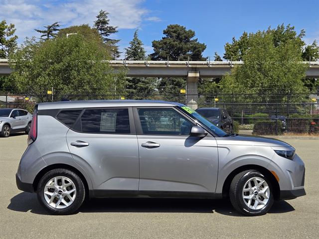 2023 Kia Soul LX S photo 2