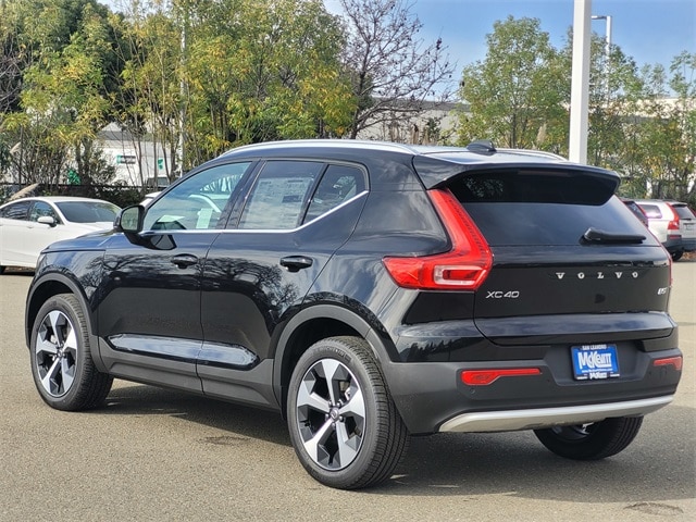 2025 Volvo XC40 B5 Core Bright Theme photo 5