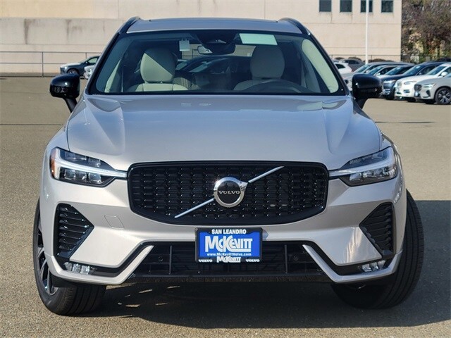 2025 Volvo XC60 B5 Core photo 2