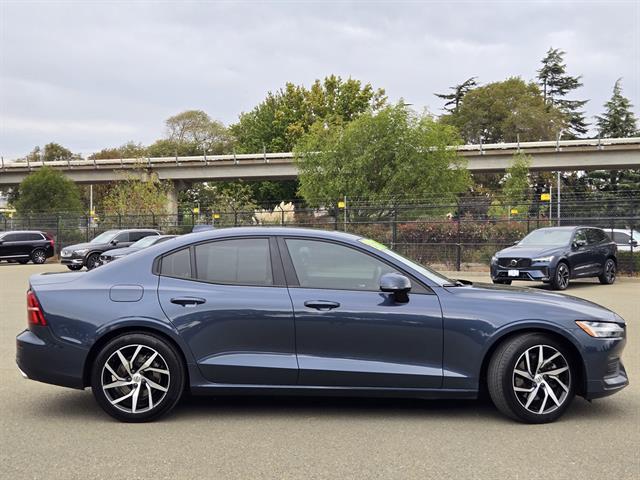 2020 Volvo S60 Momentum photo 3