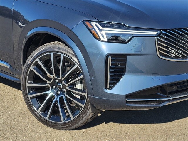 2025 Volvo XC90 photo 3